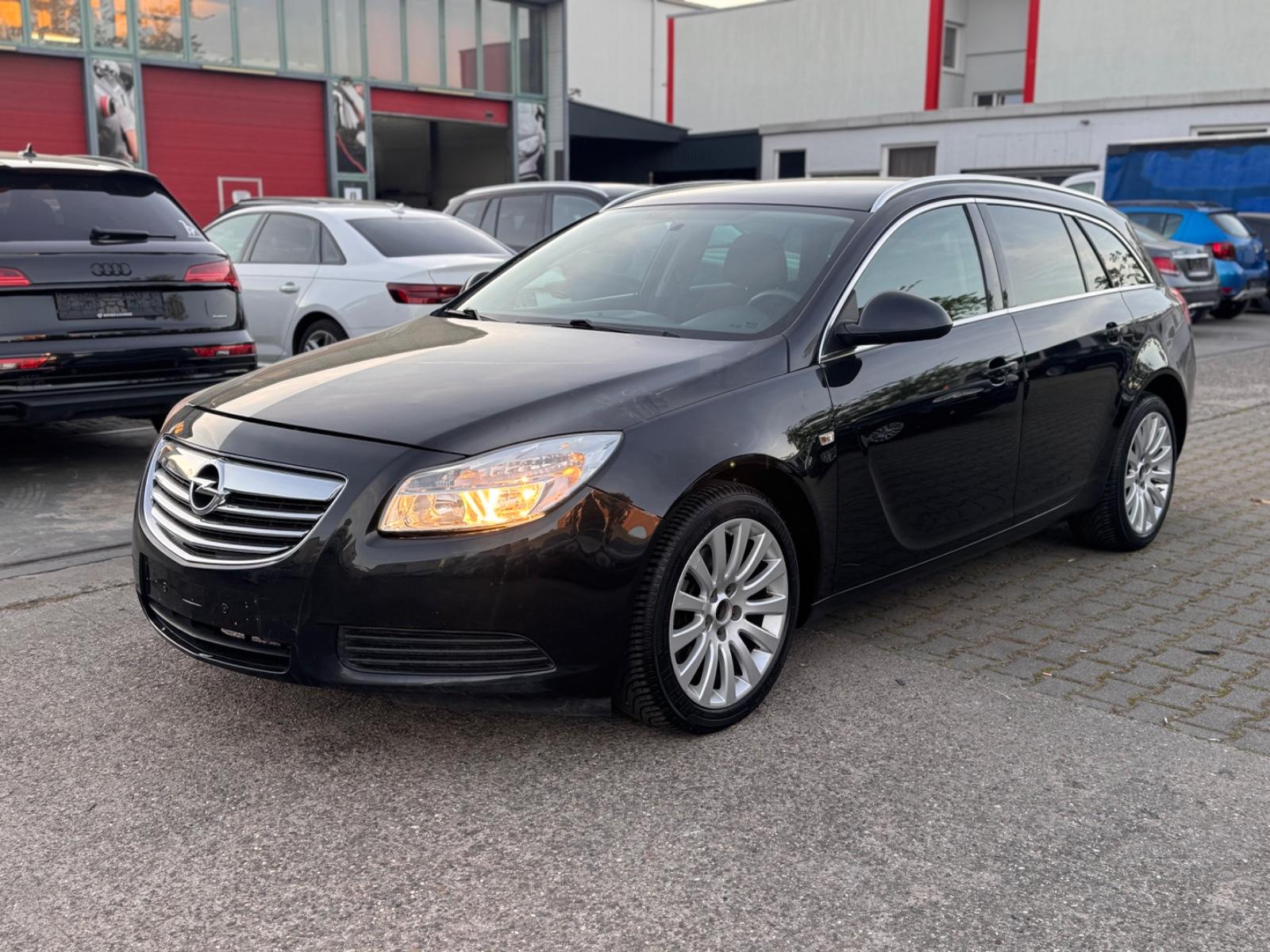 Opel Insignia A Sports Tourer Edition / TÜV NEU