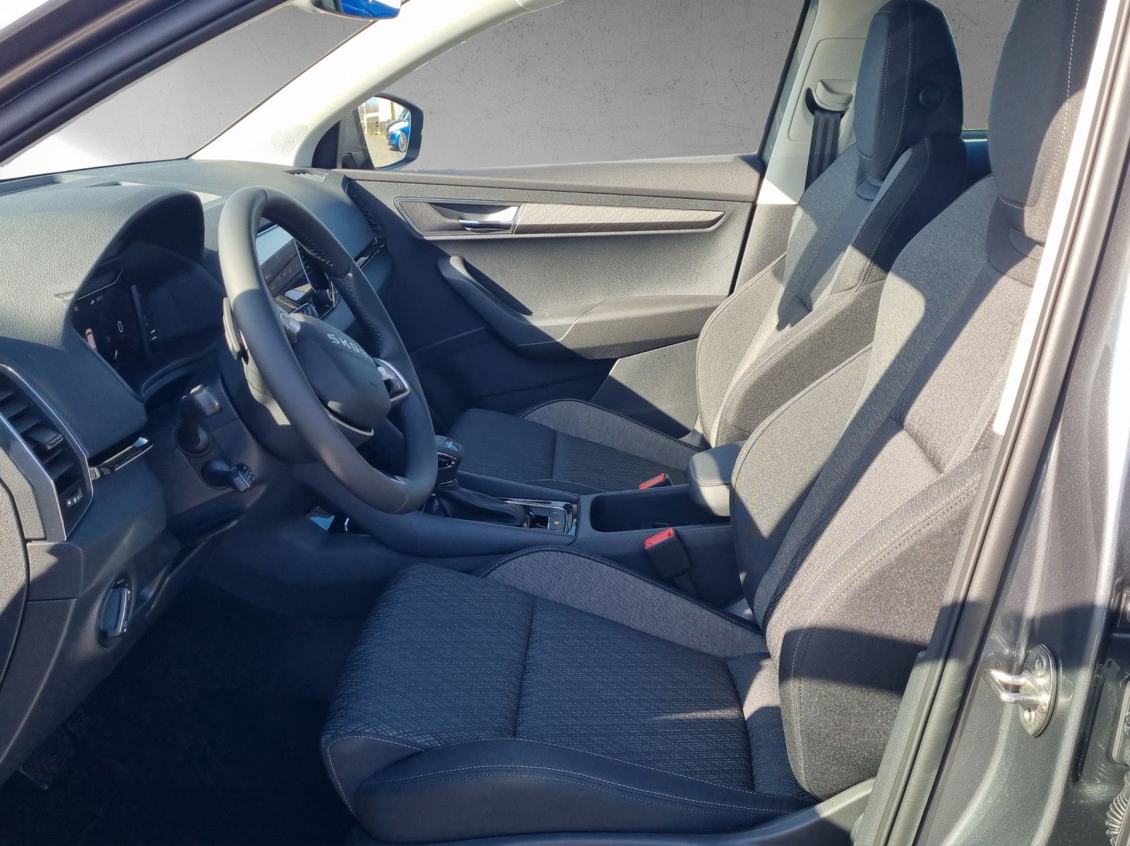 Fahrzeugabbildung SKODA Karoq Balance 1,5TSI Garantie +3 Fahrassi