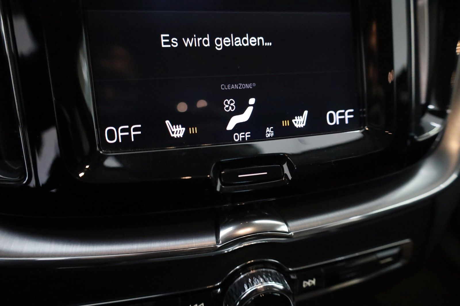 Fahrzeugabbildung Volvo XC60 Momentum Leder,Navi,LED,SH,PDC,AppleCarPlay