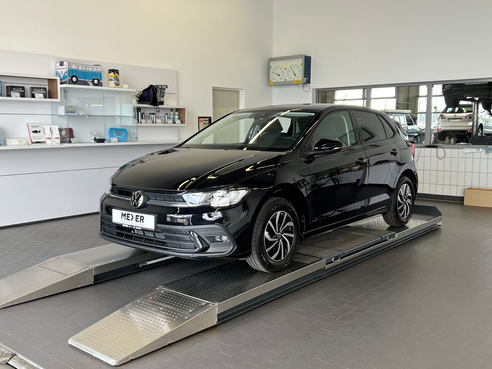 Fahrzeugabbildung Volkswagen Polo Life 1.0 TSI *LED, App Connect, PDC, Kamera