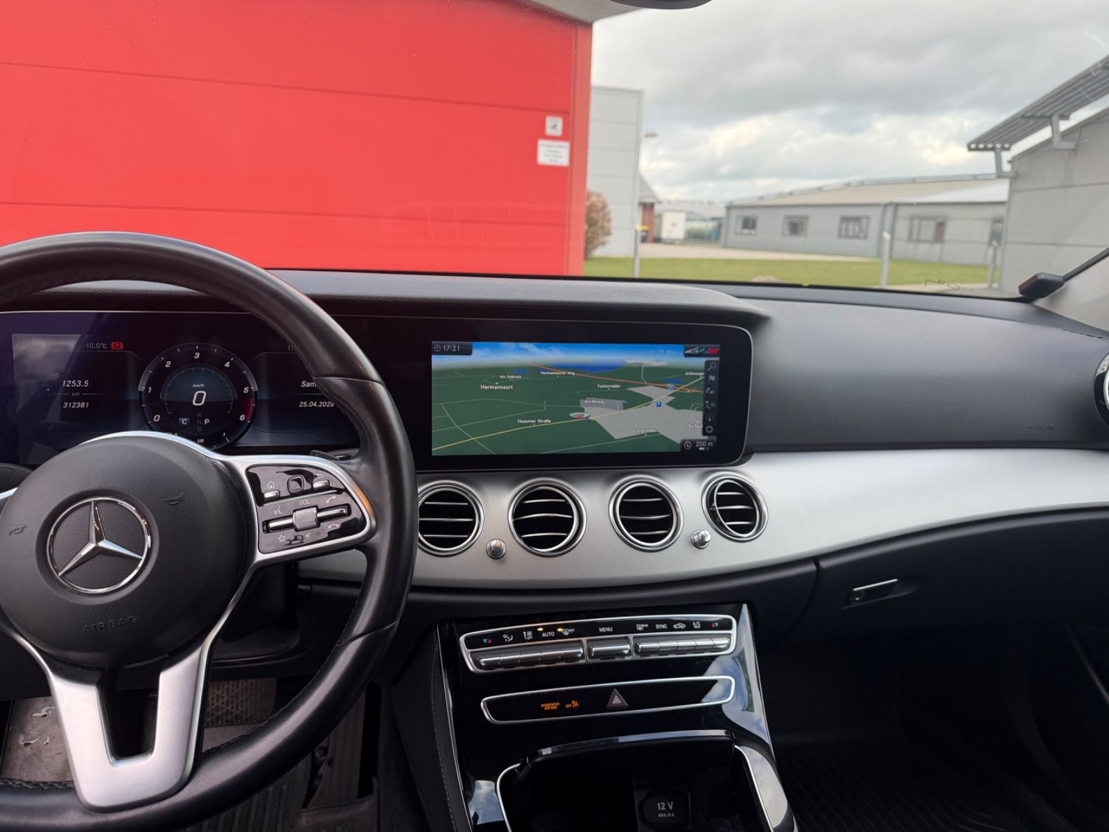 MERCEDES-BENZ E 200 d Autom. -