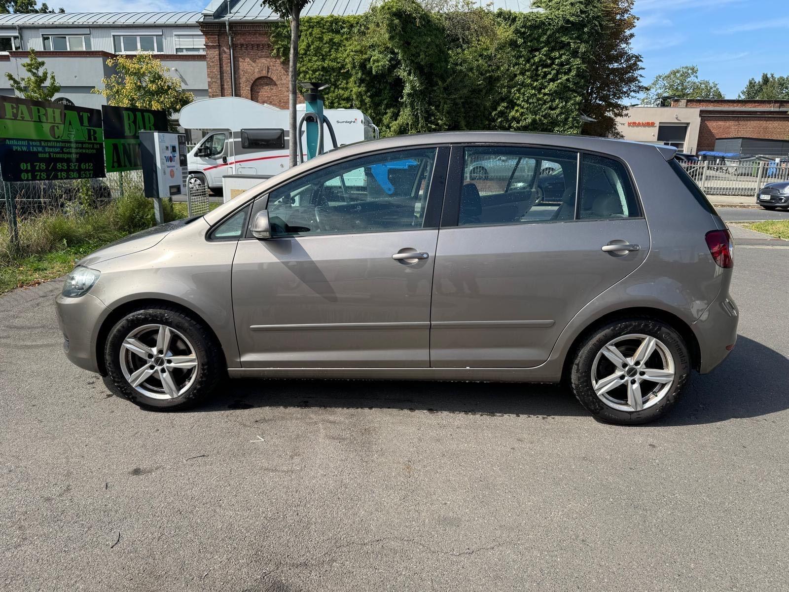 Volkswagen Golf Plus 2010 — interior