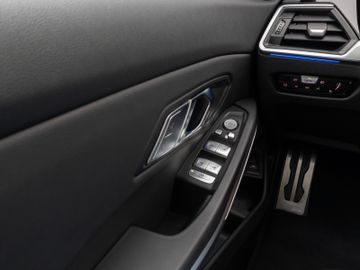 Fahrzeugabbildung BMW M340d xDr Tour HUD H/K Pano M Sportbremse Laser