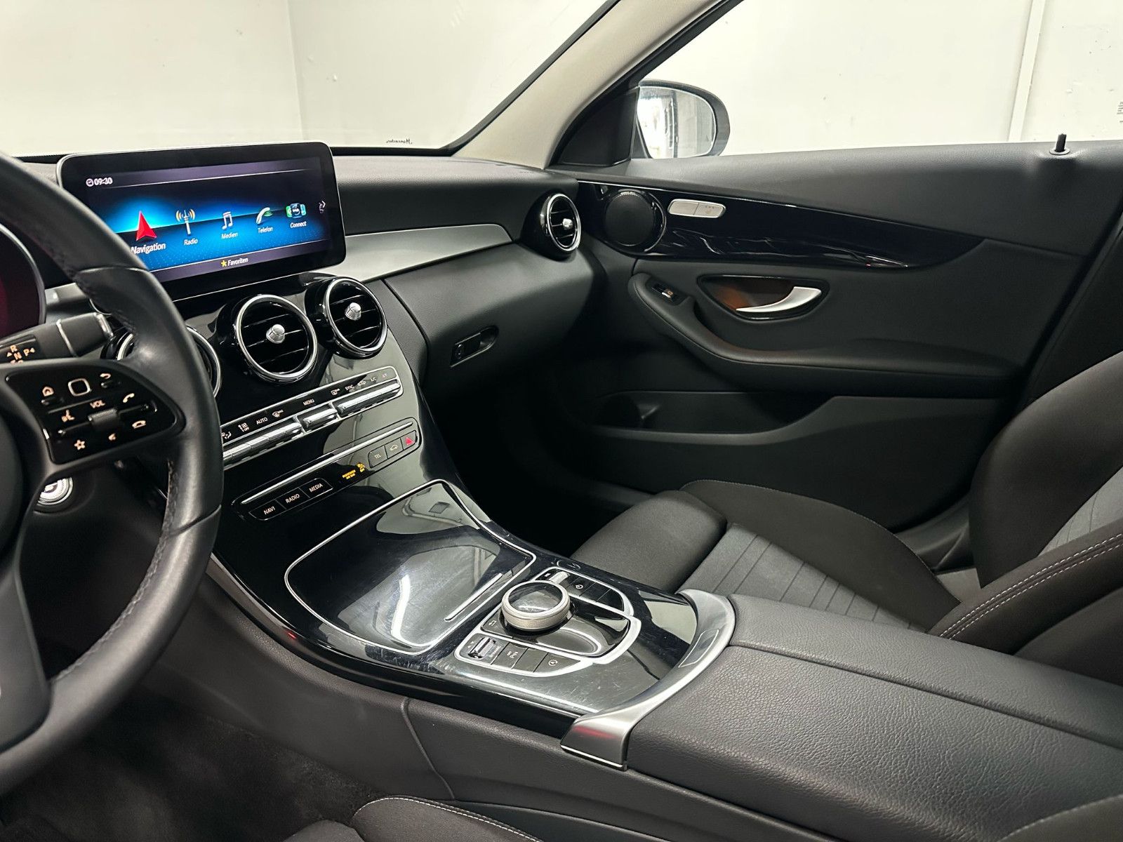 Fahrzeugabbildung Mercedes-Benz C 200 d T*DISTRO*AHK*SPURH*TOTWINK*SH*CARPL