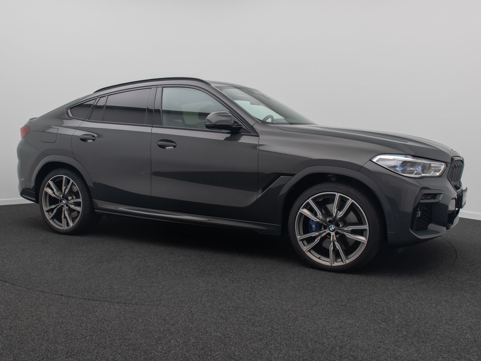 Fahrzeugabbildung BMW X6 M50i B&W HUD DAB SkyLounge Individual 22Zoll