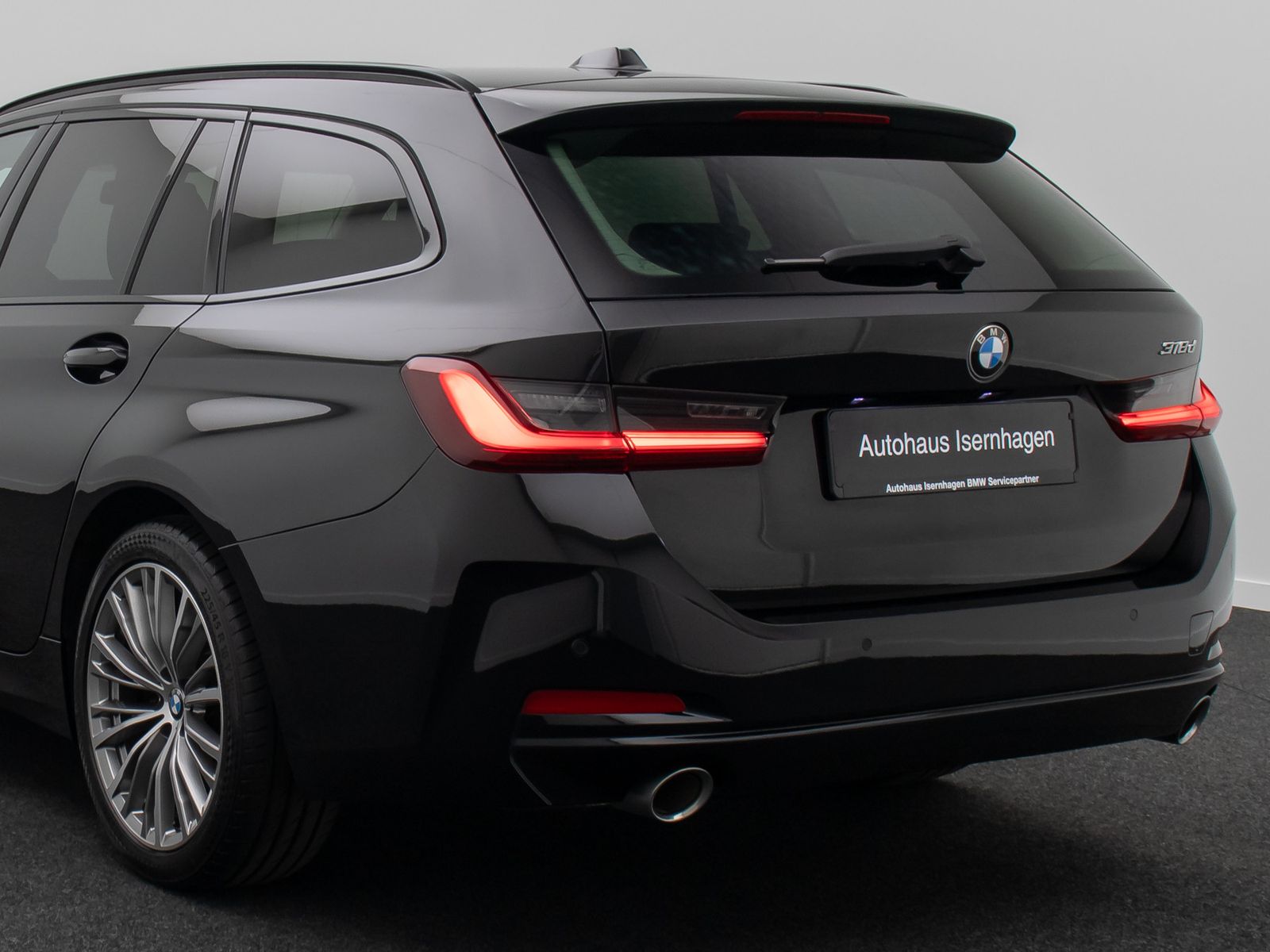 Fahrzeugabbildung BMW 318d GeschwindigReg DAB Cockpit+Widscreen 18Zoll