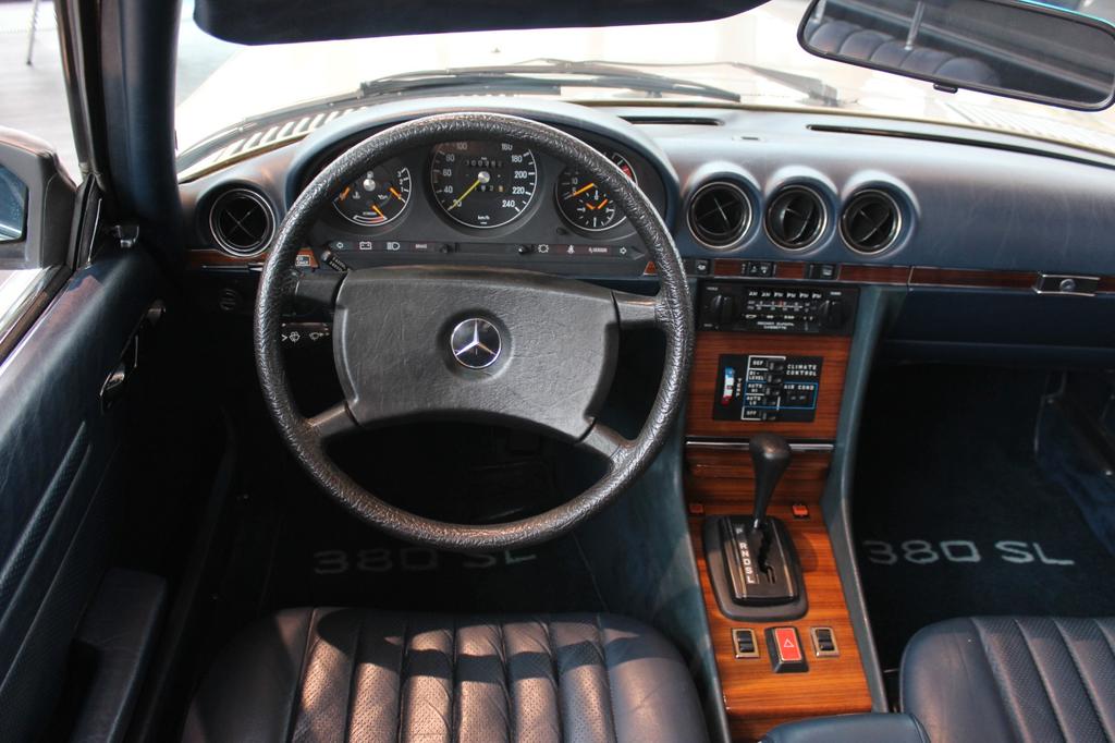 Mercedes-Benz SL 380