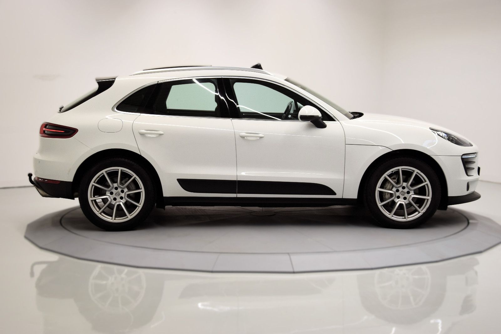 Fahrzeugabbildung Porsche Macan S PDK Leder 18-Wege PDLS Pano AHK Kamera