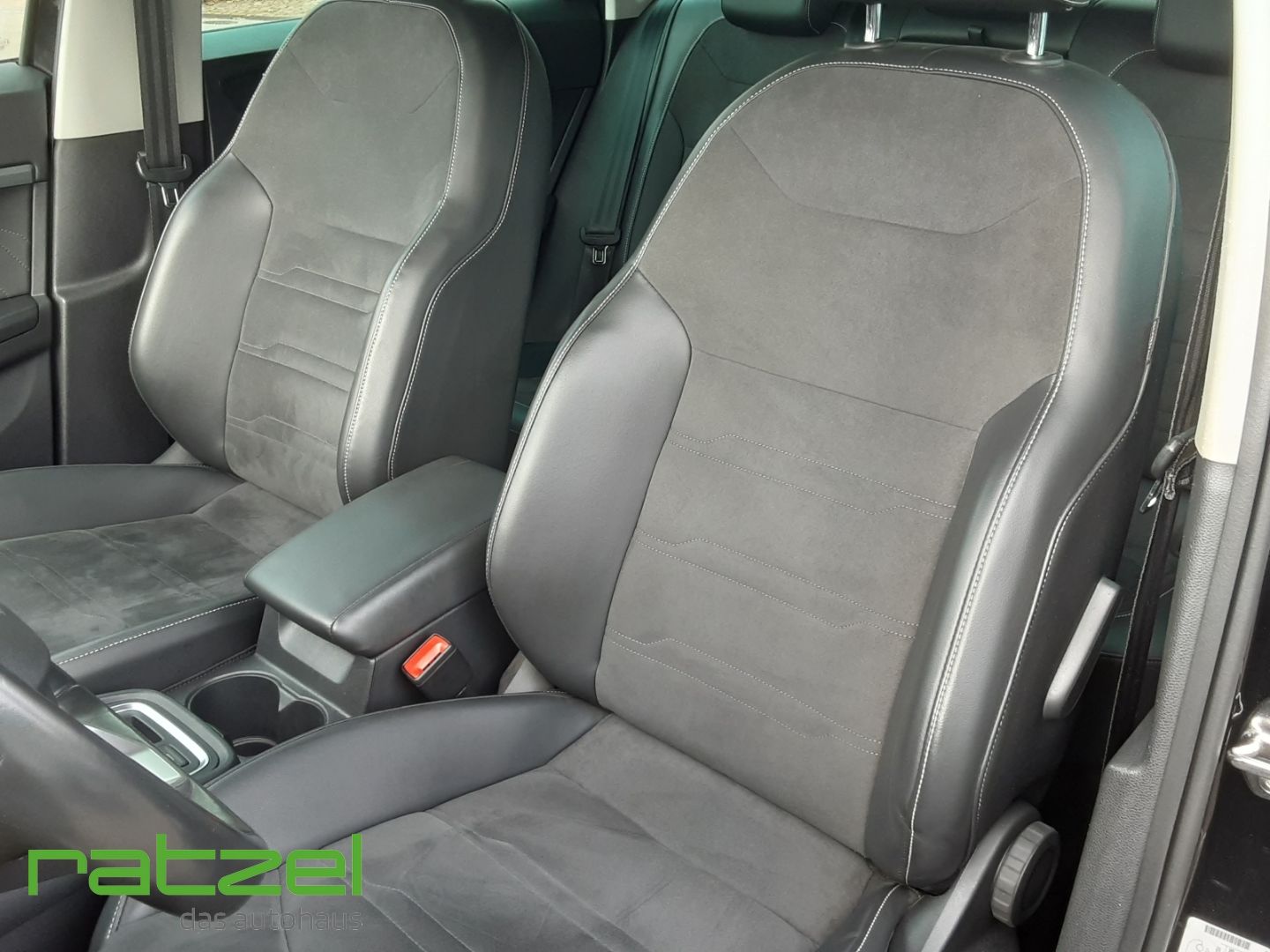 Fahrzeugabbildung SEAT Ateca 2.0 TDI Style AHK-klappbar Navi 360 Kamera