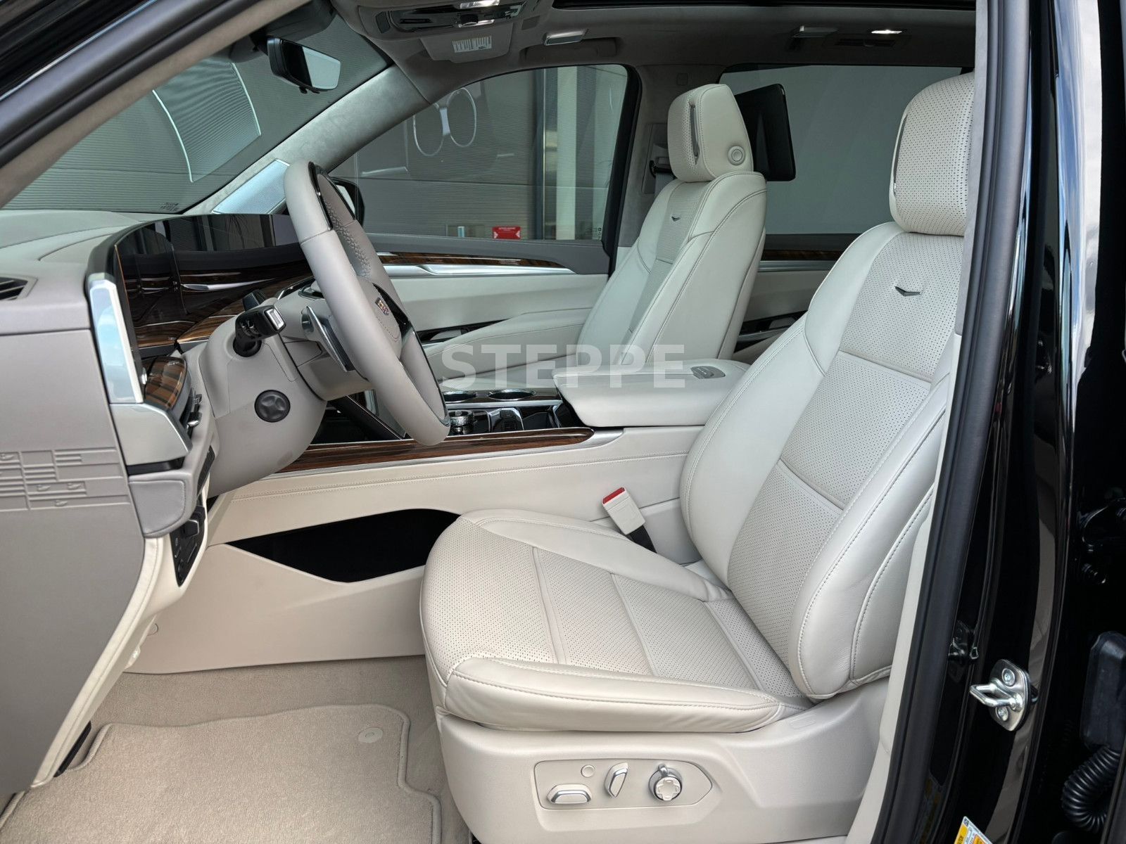 Cadillac Escalade  MY26 6.2 V8 ESV  Platinum Luxury 24"