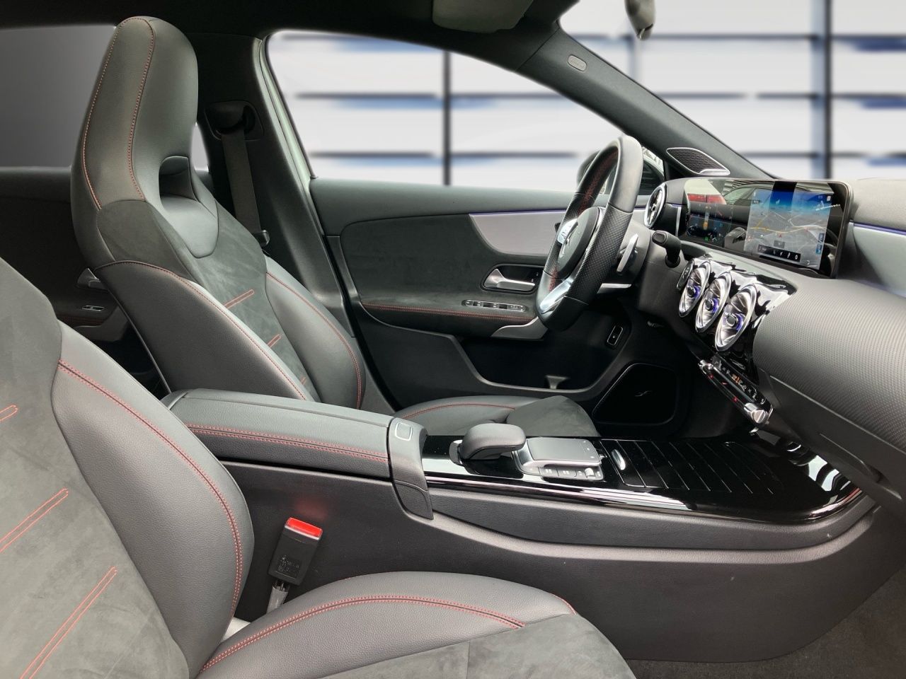 Fahrzeugabbildung Mercedes-Benz A 250 e AMG+NIGHT+PANO+AHK+BURM+MEMORY+CARPL+