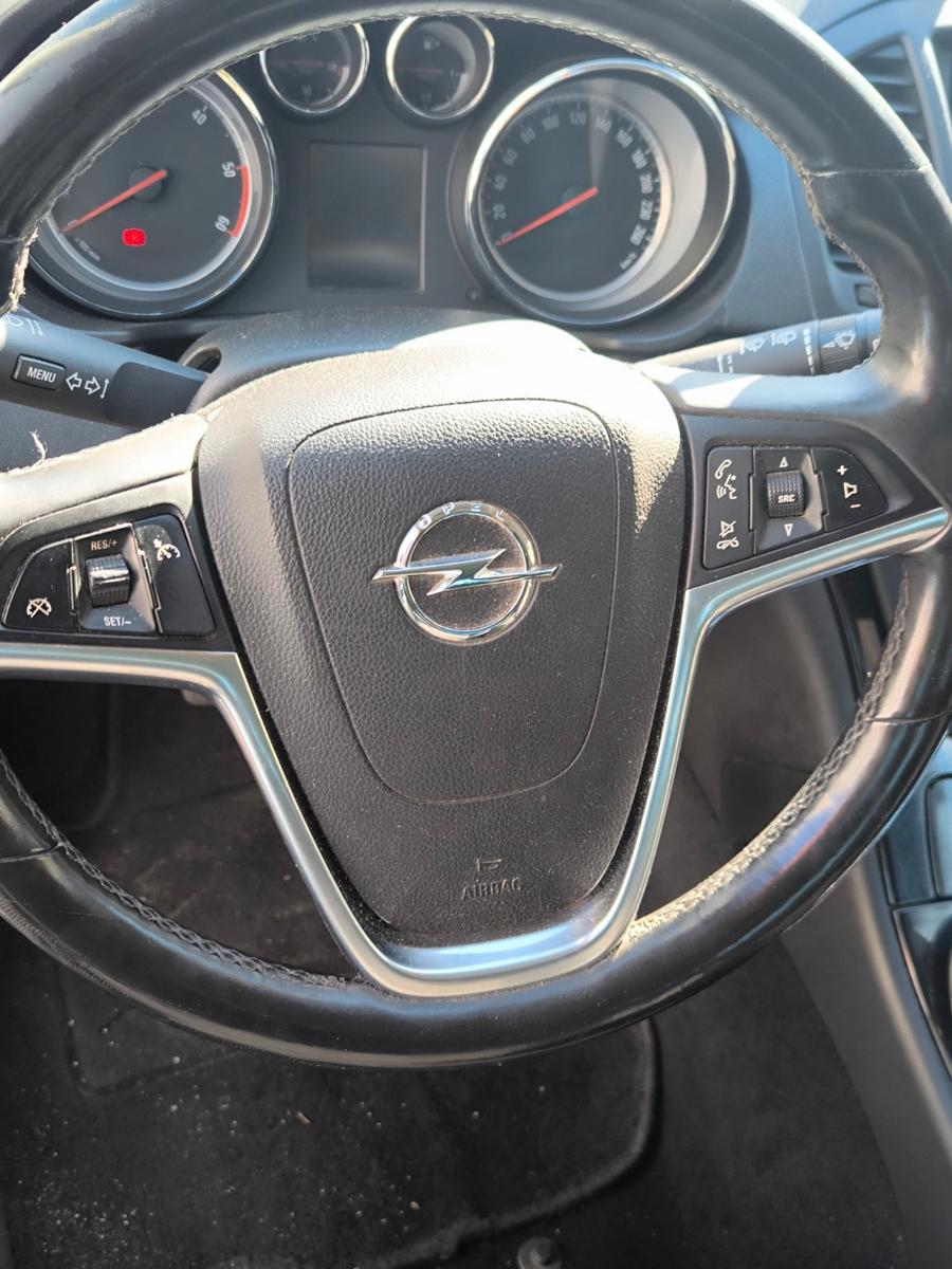Opel Insignia 2012 — photo 8