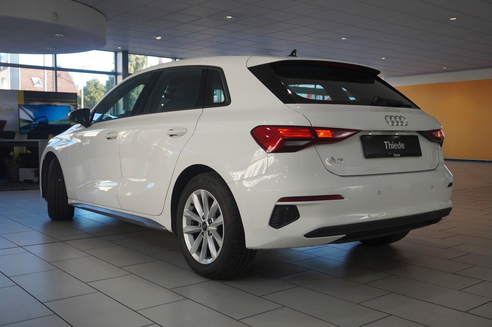 Fahrzeugabbildung Audi A3 Sportback 35 TFSI NAVI/LED/SPORT/SHZ/VIRT/DAB