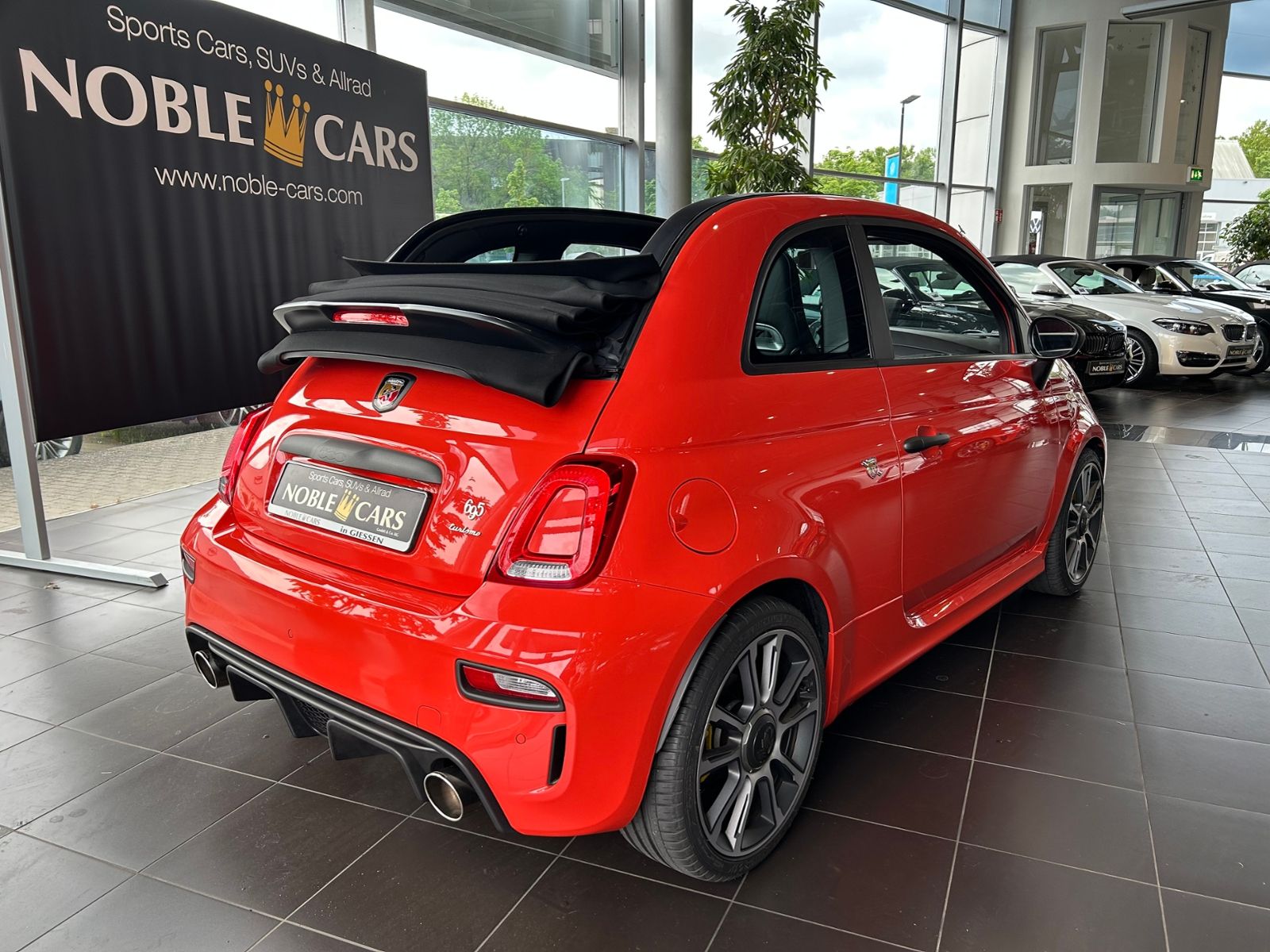 Fahrzeugabbildung Abarth 695C Cabrio Turismo BEATS NAV LEDER ALU