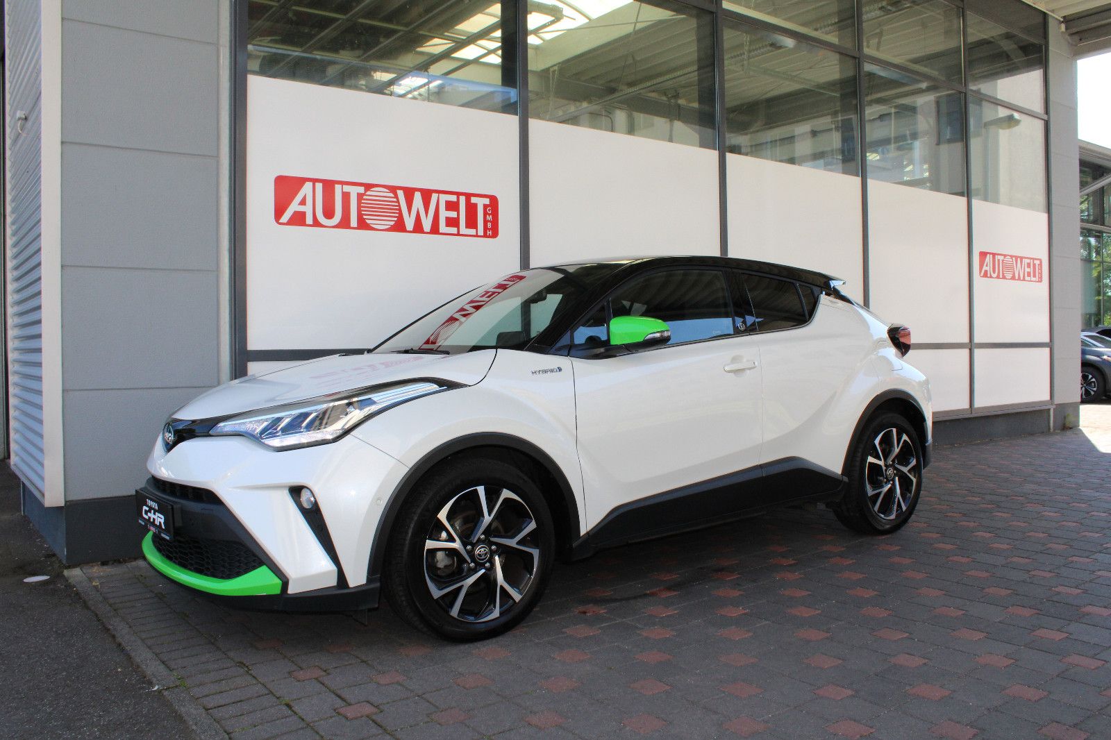 Fahrzeugabbildung Toyota C-HR 2,0 Hybrid Team D, Navi