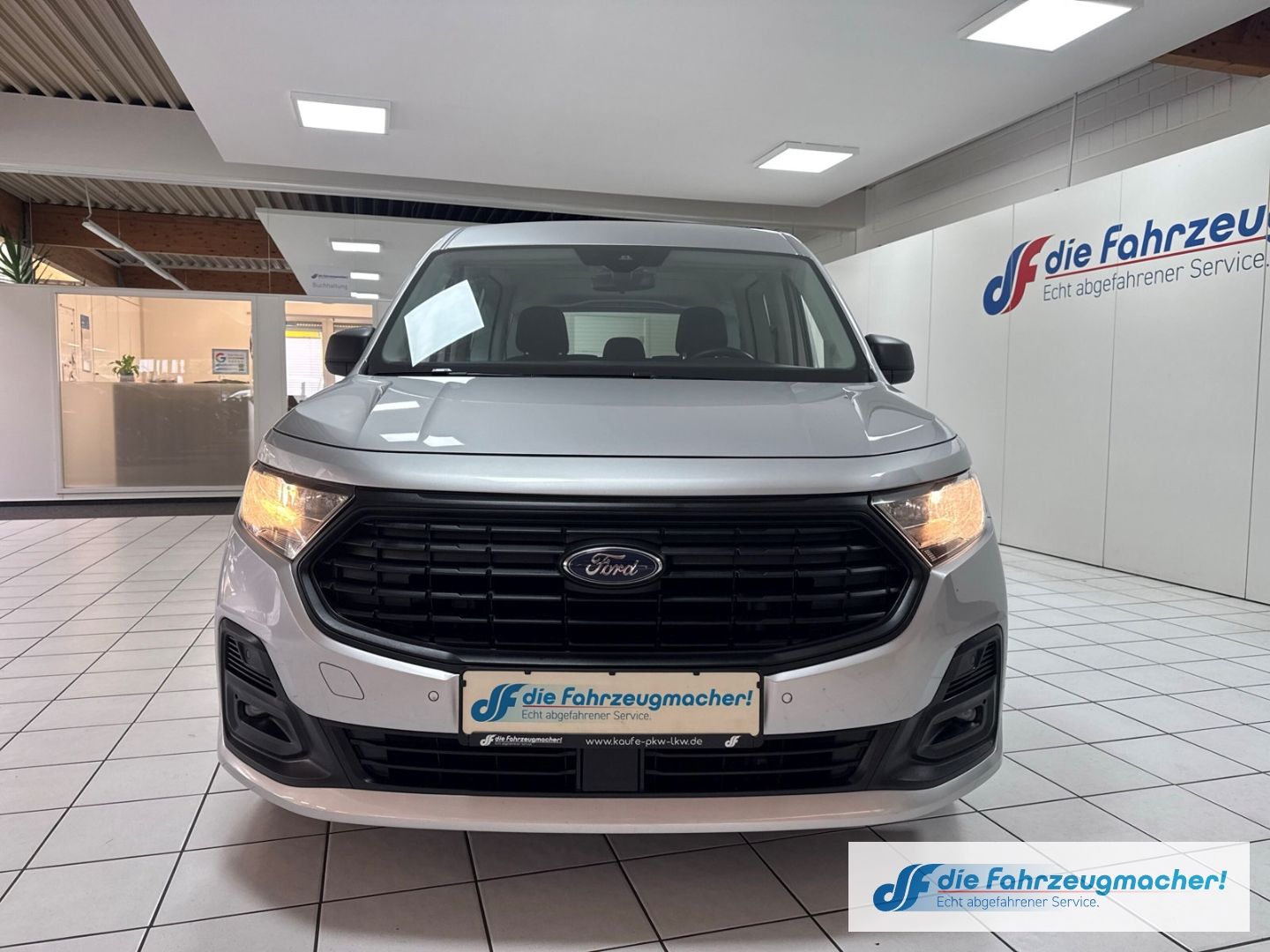 Fahrzeugabbildung Ford Grand Tourneo Connect Trend 7-Sitzer Apple CarPl