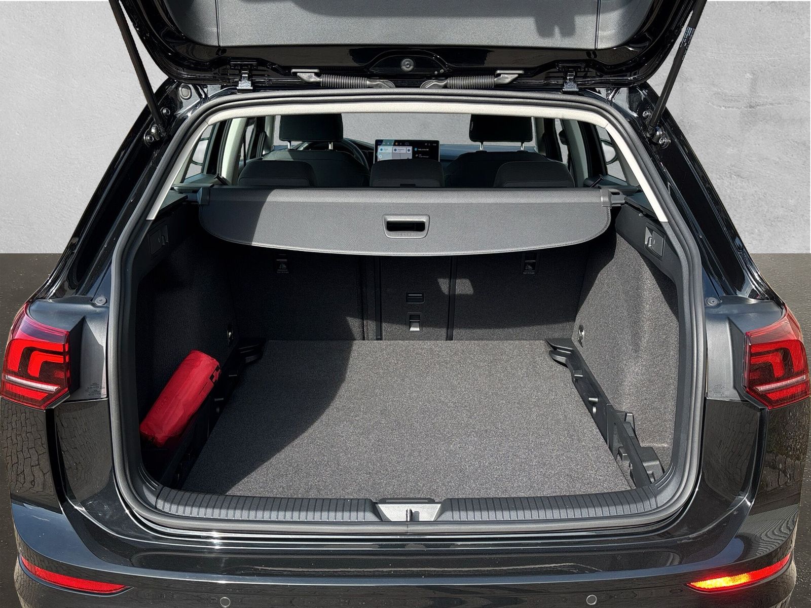 Fahrzeugabbildung Volkswagen Golf Variant Life 1.5 eTSI DSG App-Connect