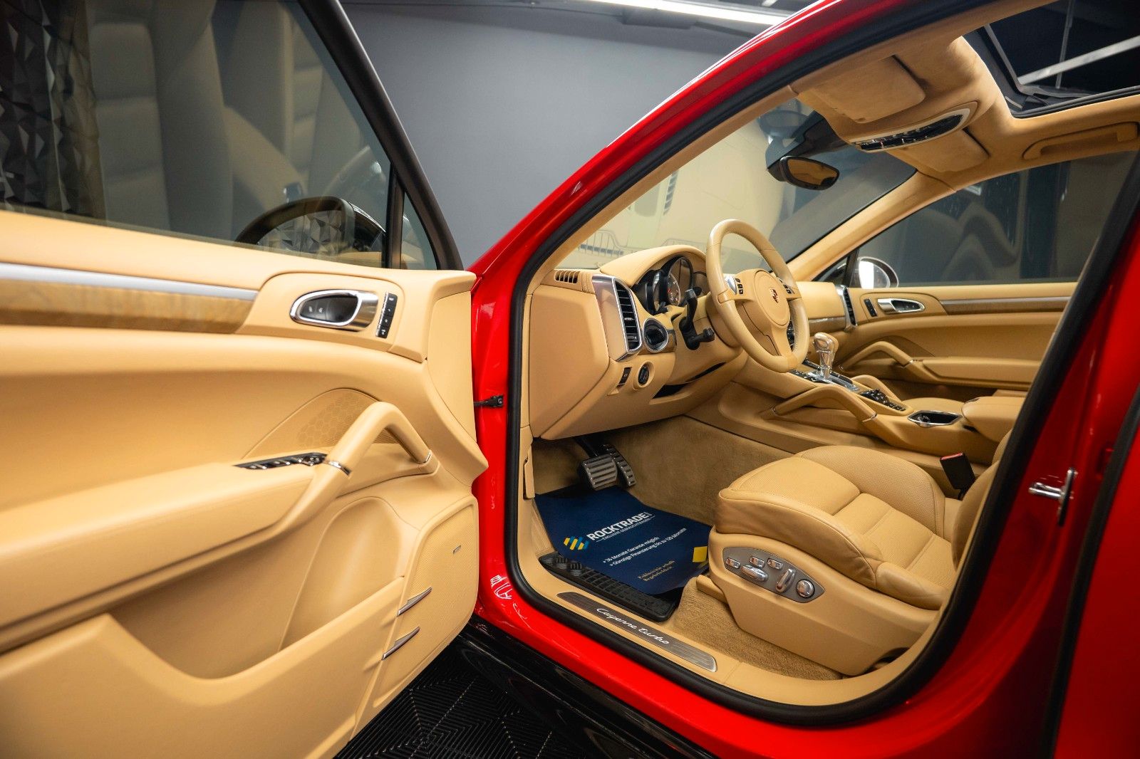 Fahrzeugabbildung Porsche Cayenne Turbo Black Design *Pano*ACC*21 Zoll*