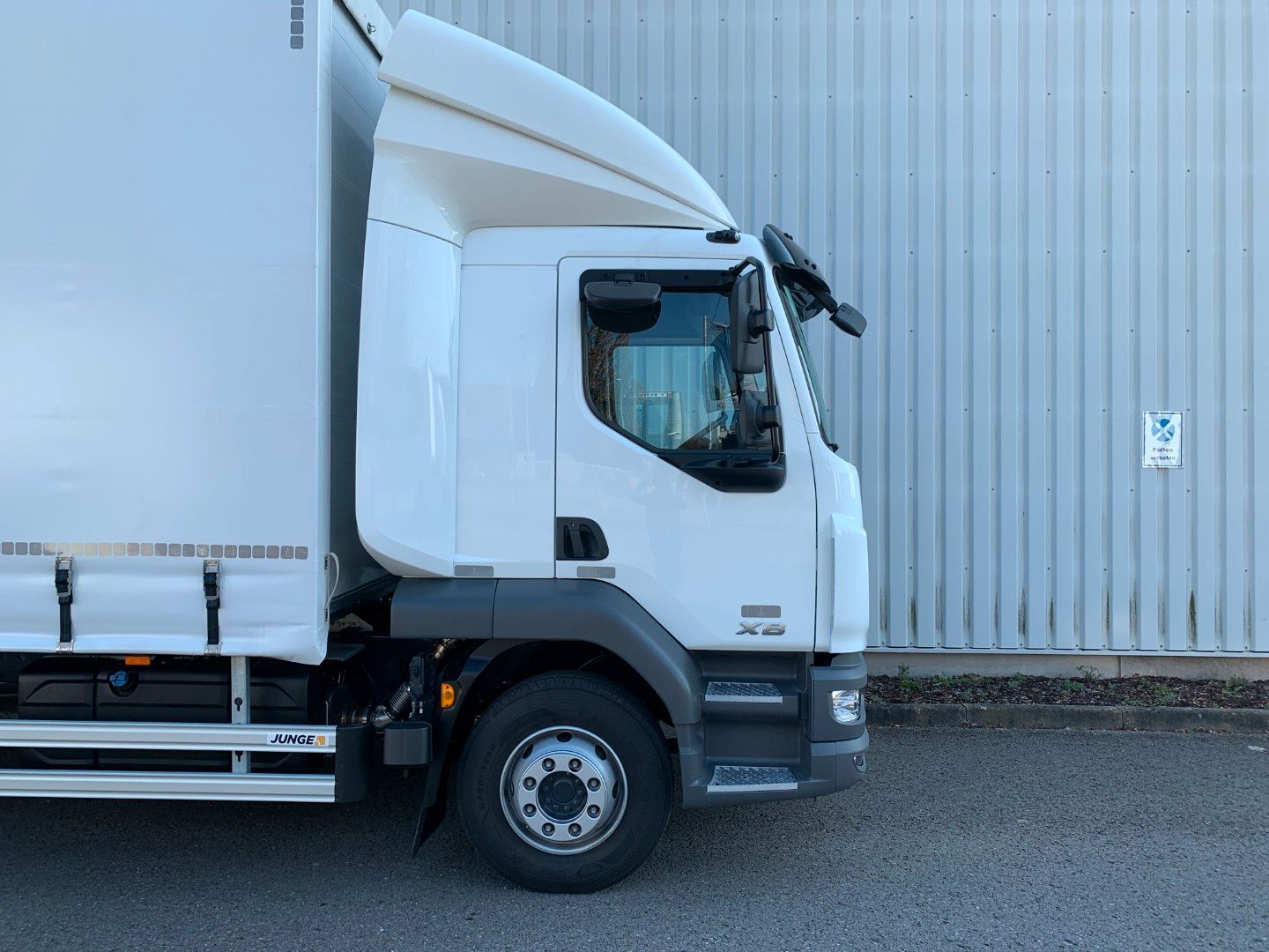 Fahrzeugabbildung DAF FA XB 290 16t Curtainsider
