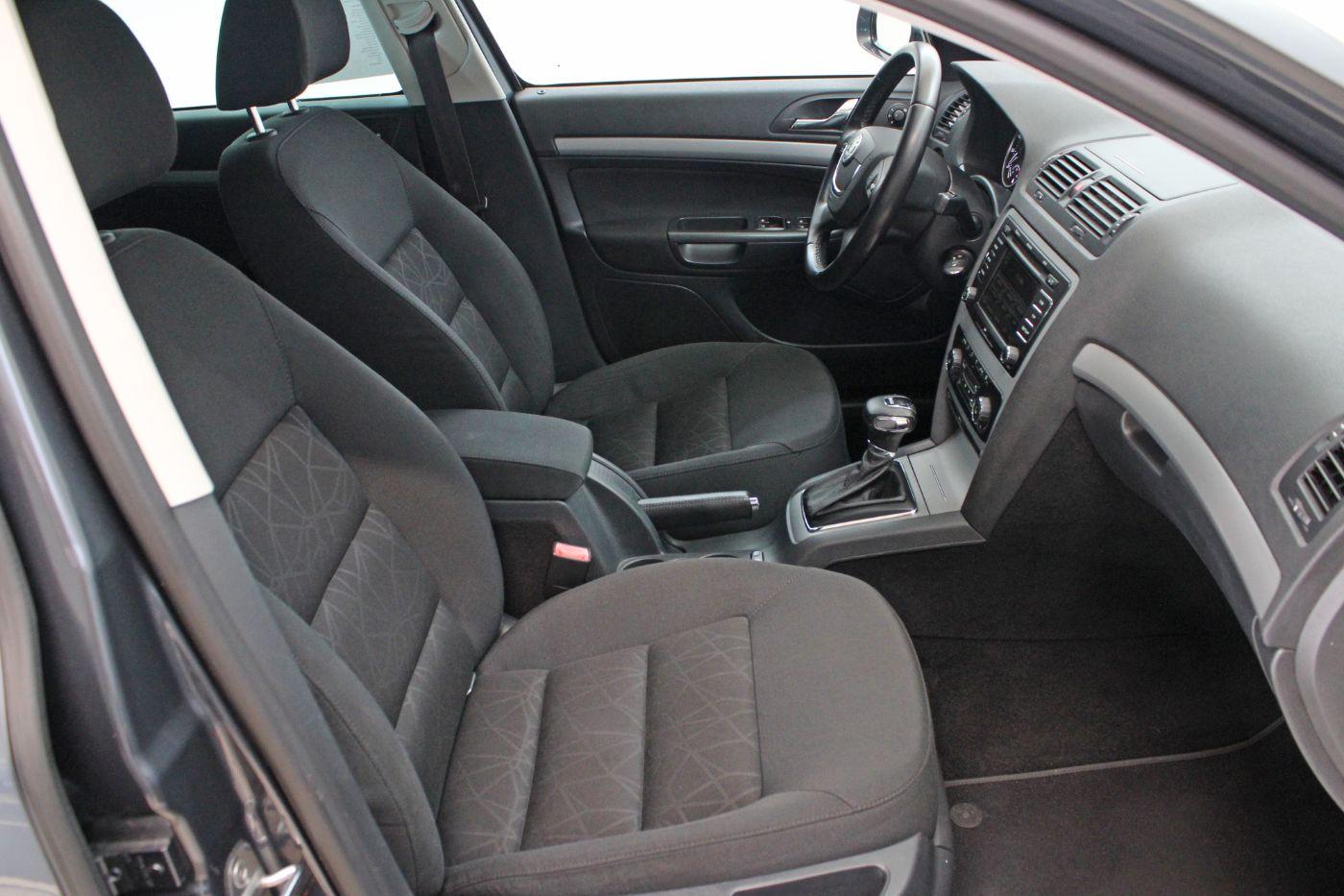 Skoda Octavia 2012 — фото 9