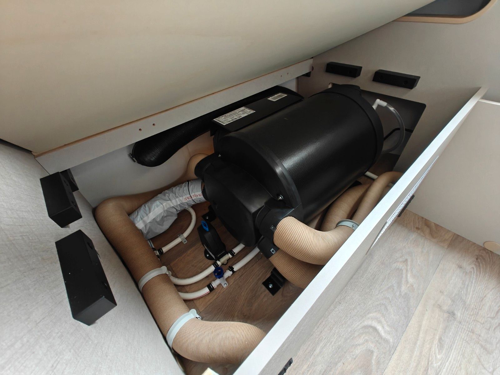 Fahrzeugabbildung HYMER / ERIBA / HYMERCAR Touring 642 Harbour Blue - JETZT 7.344€ SPAREN !