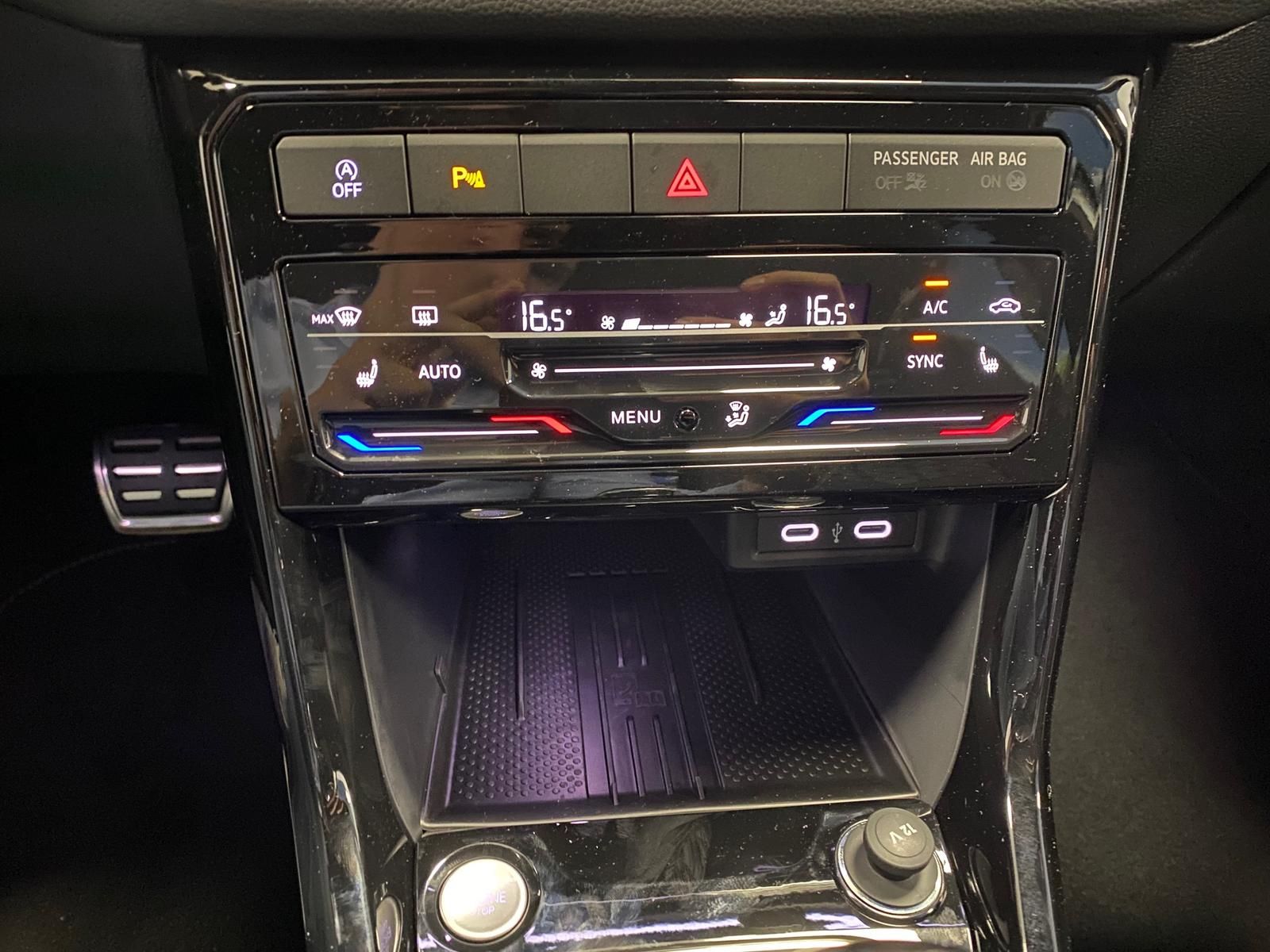 Fahrzeugabbildung Volkswagen T-Cross 1.0 TSI DSG R-Line BLACKSTYLE+MATRIX+AHK
