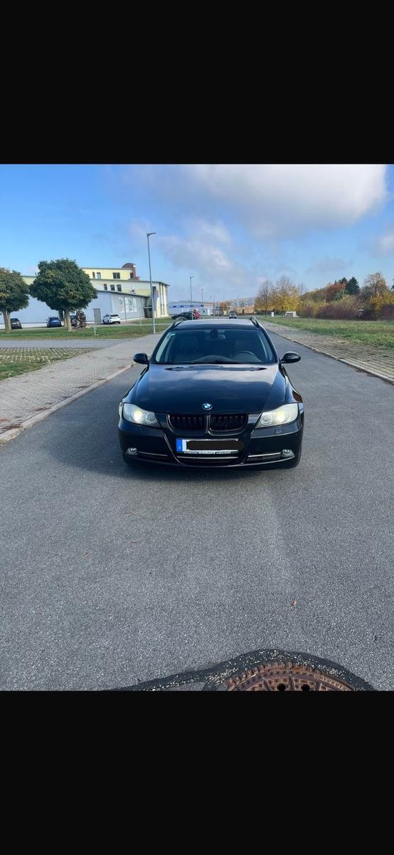 BMW 330 2006 — rear view