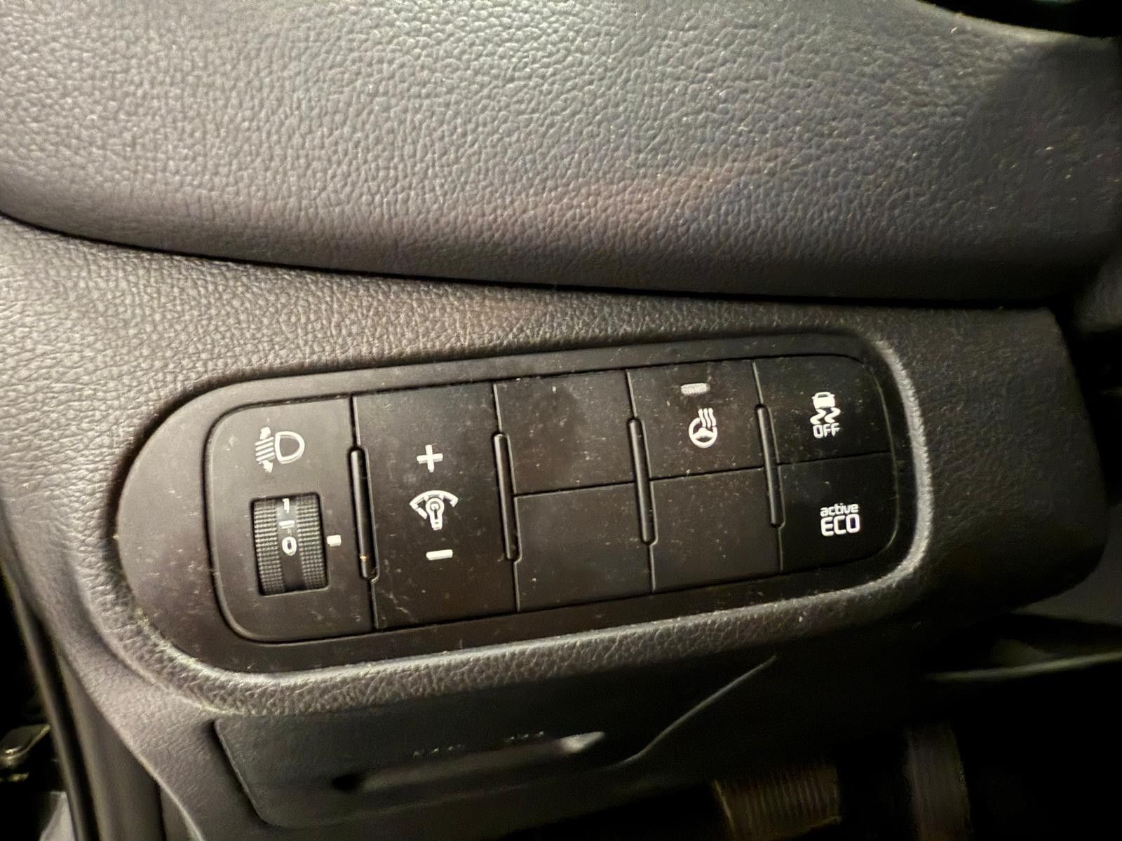 Fahrzeugabbildung Kia Carens /WENIG KM/NAVI/KLIMA/TEMPOMAT