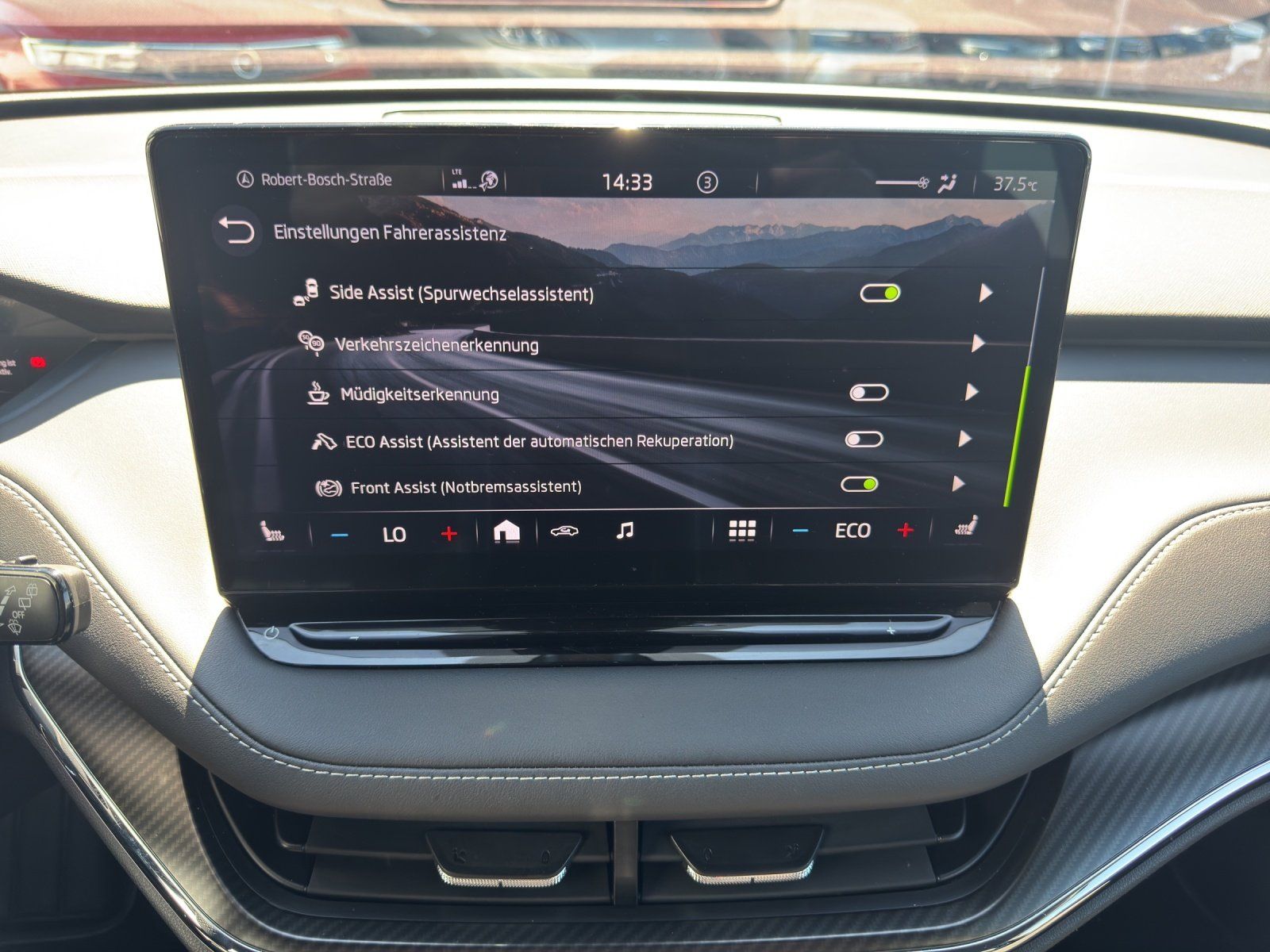 Fahrzeugabbildung SKODA Enyaq iV 80x Sportline/WÄRMEPUMPE/ACC/KAMERA/SHZ