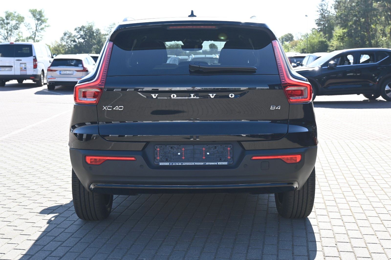 Fahrzeugabbildung Volvo XC40 B4 DSG Ultra Dark*PANO*RFK*ACC*AHK
