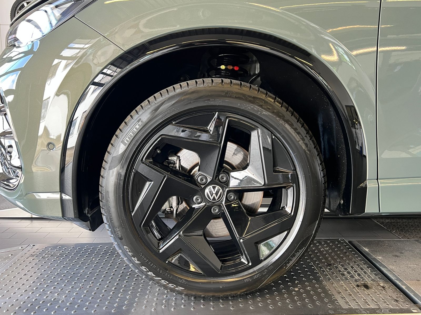 Fahrzeugabbildung Volkswagen Tiguan R-Line 2.0 TDI DSG 4MOTION *AHK, IQ.Light