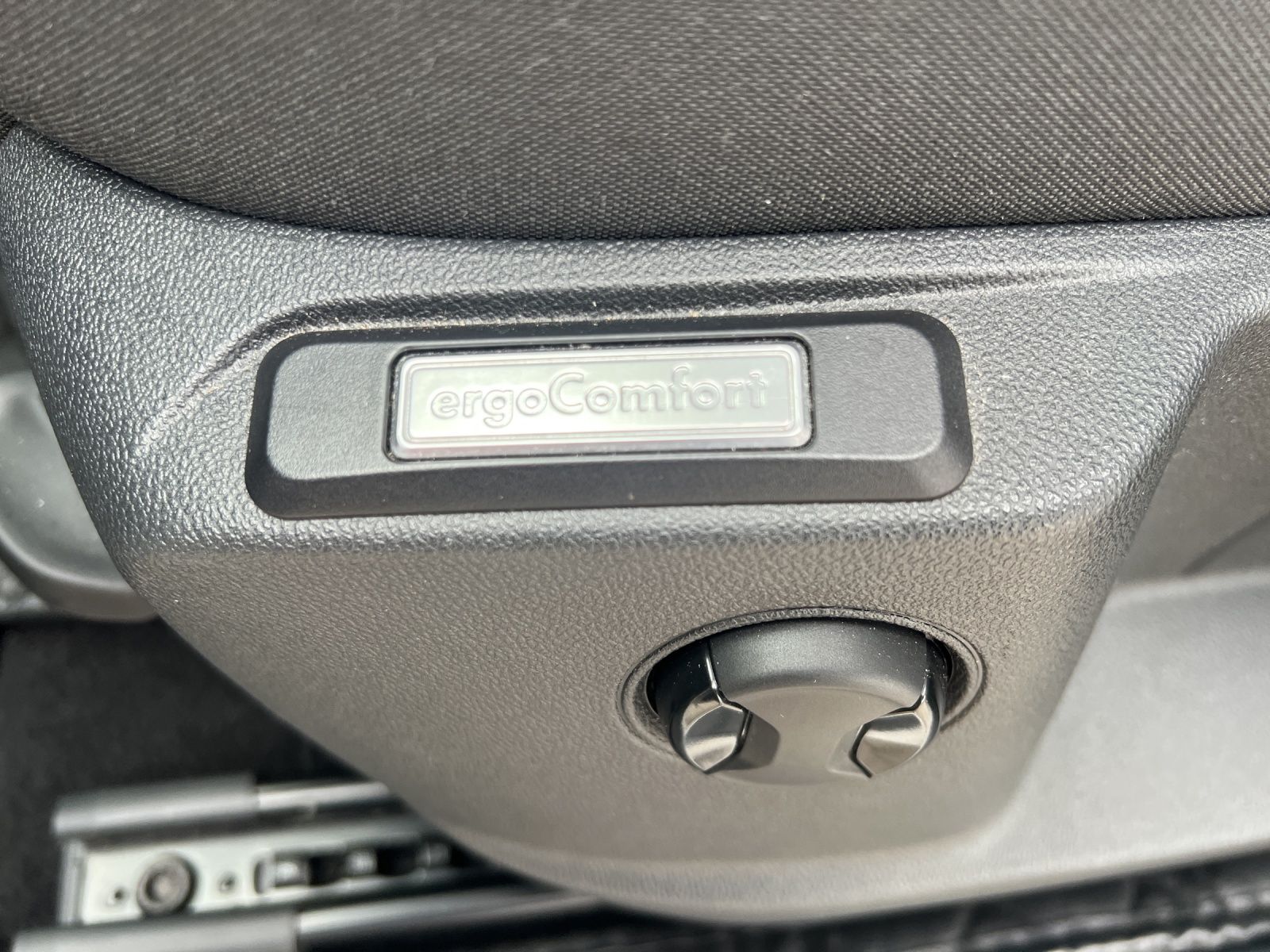 Fahrzeugabbildung Volkswagen Caddy Maxi TDI Life Standhzg. LED AHK Navi GRA P