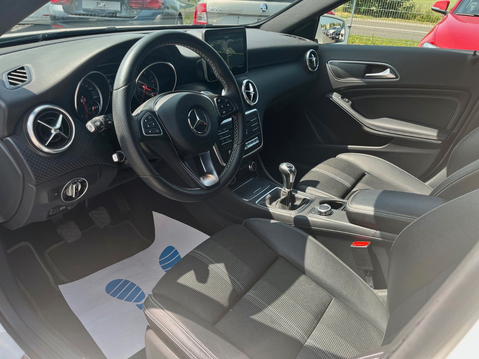 Fahrzeugabbildung Mercedes-Benz A 180 BE URBAN Navi LED SPORTSITZE Leder 2.HAND