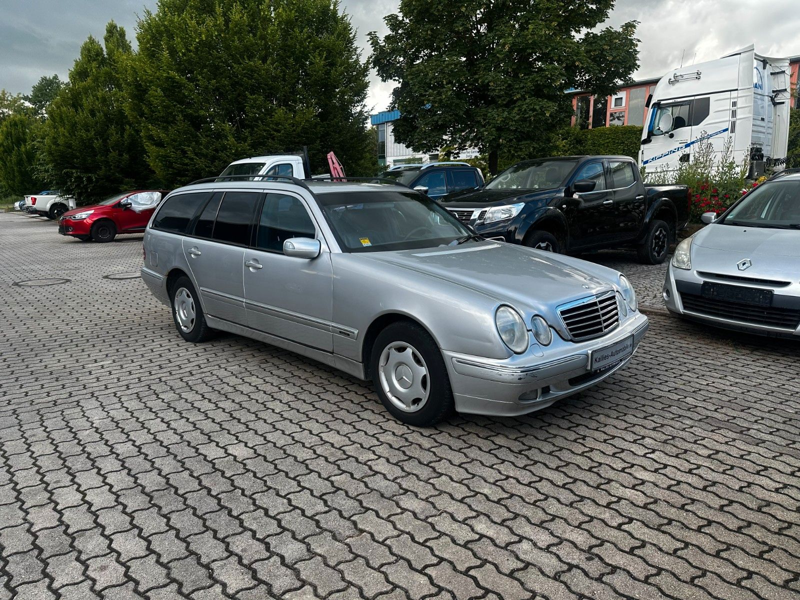 Fahrzeugabbildung Mercedes-Benz E 240 T /Autom. /Klima/ AHK / Leder / Xenon
