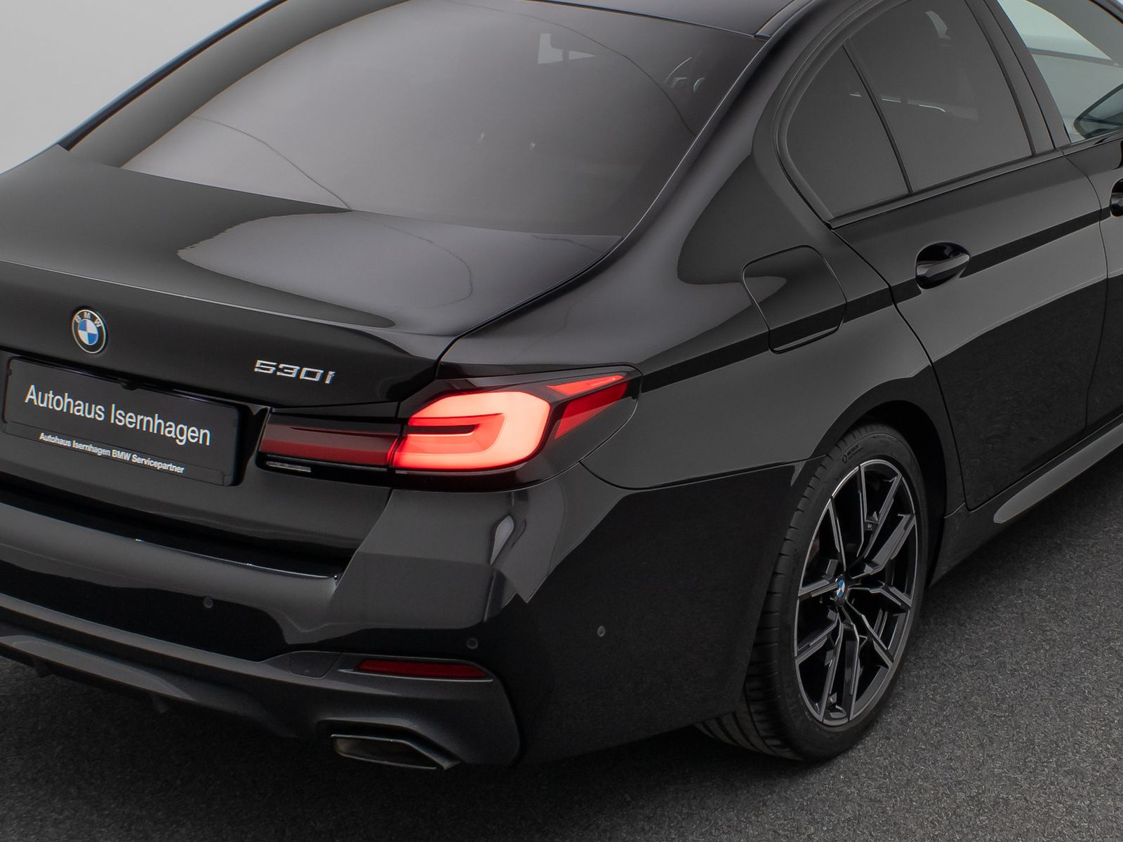 Fahrzeugabbildung BMW 530i M Sport Glasdach Kamera Laser HUD DAB H/K
