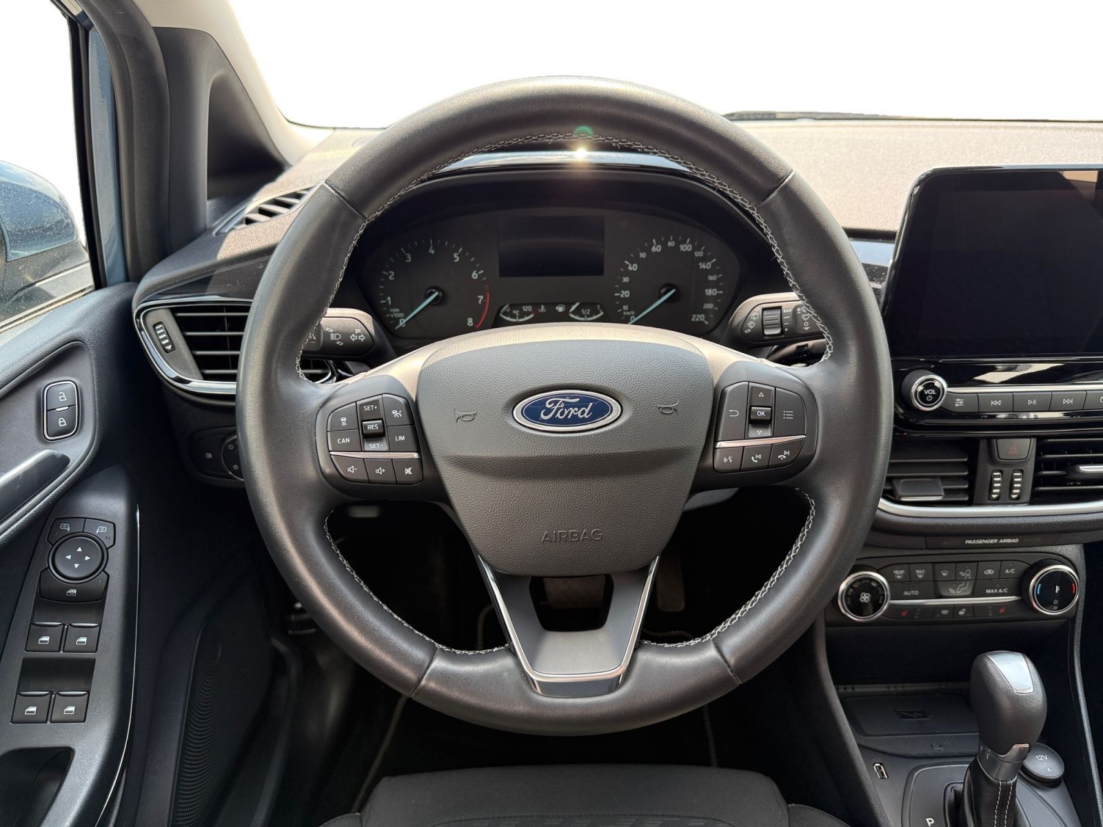 Fahrzeugabbildung Ford Fiesta Titanium 1,0 EcoBoost Aut. DSG/ACC/RFK