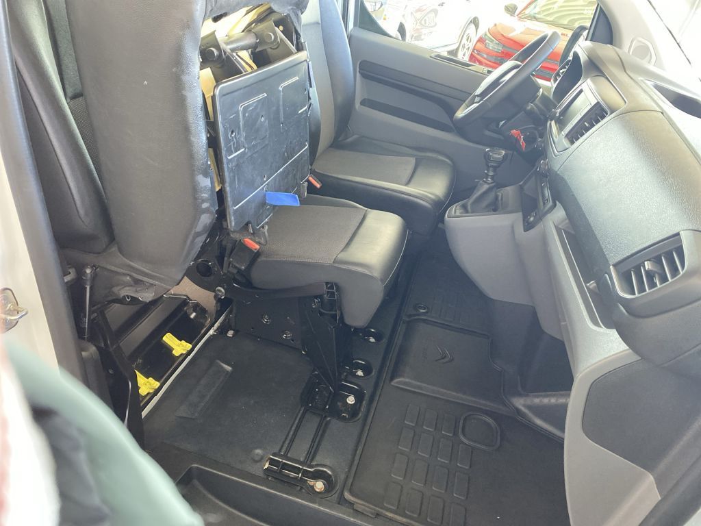Fahrzeugabbildung Citroën Jumpy M BlueHDi 145 Club *NAVI*Rückfahrkamera*