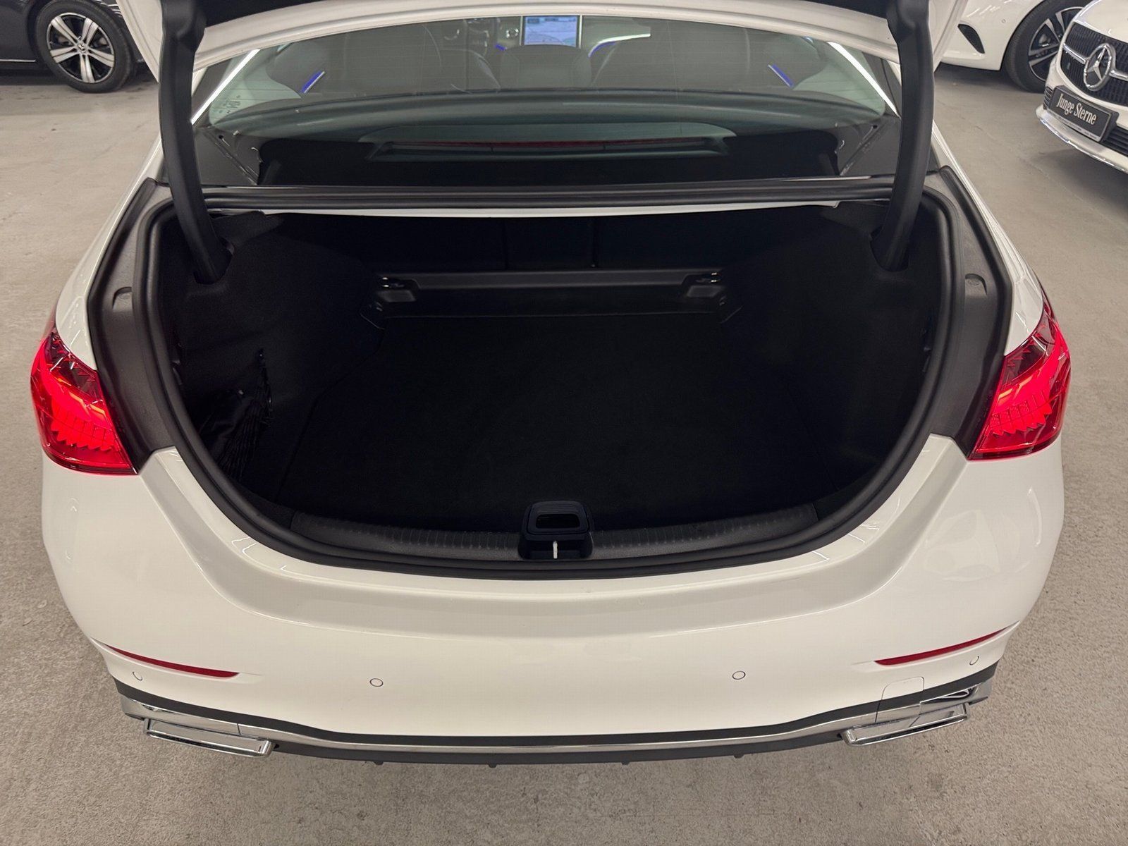 Fahrzeugabbildung Mercedes-Benz C 300 d AMG*AHK*Totwink*LED*Kamera*Memory*CarPla