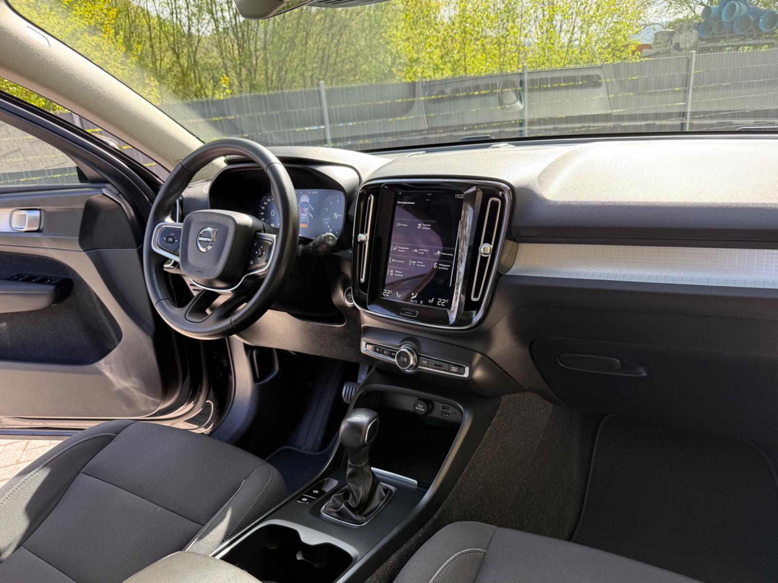 Volvo XC 40 Momentum Pro 2WD-LED-AHK-Kamera