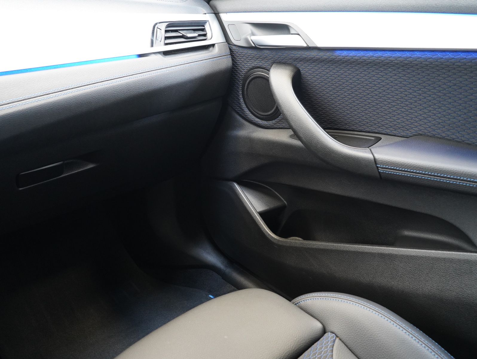 Fahrzeugabbildung BMW X2 sDrive 20 i M Sport LED/HEADUP/KEYLESS/KAMERA