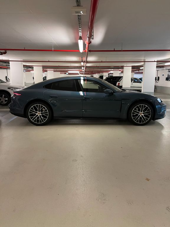 Porsche Taycan 4 Black Edition 