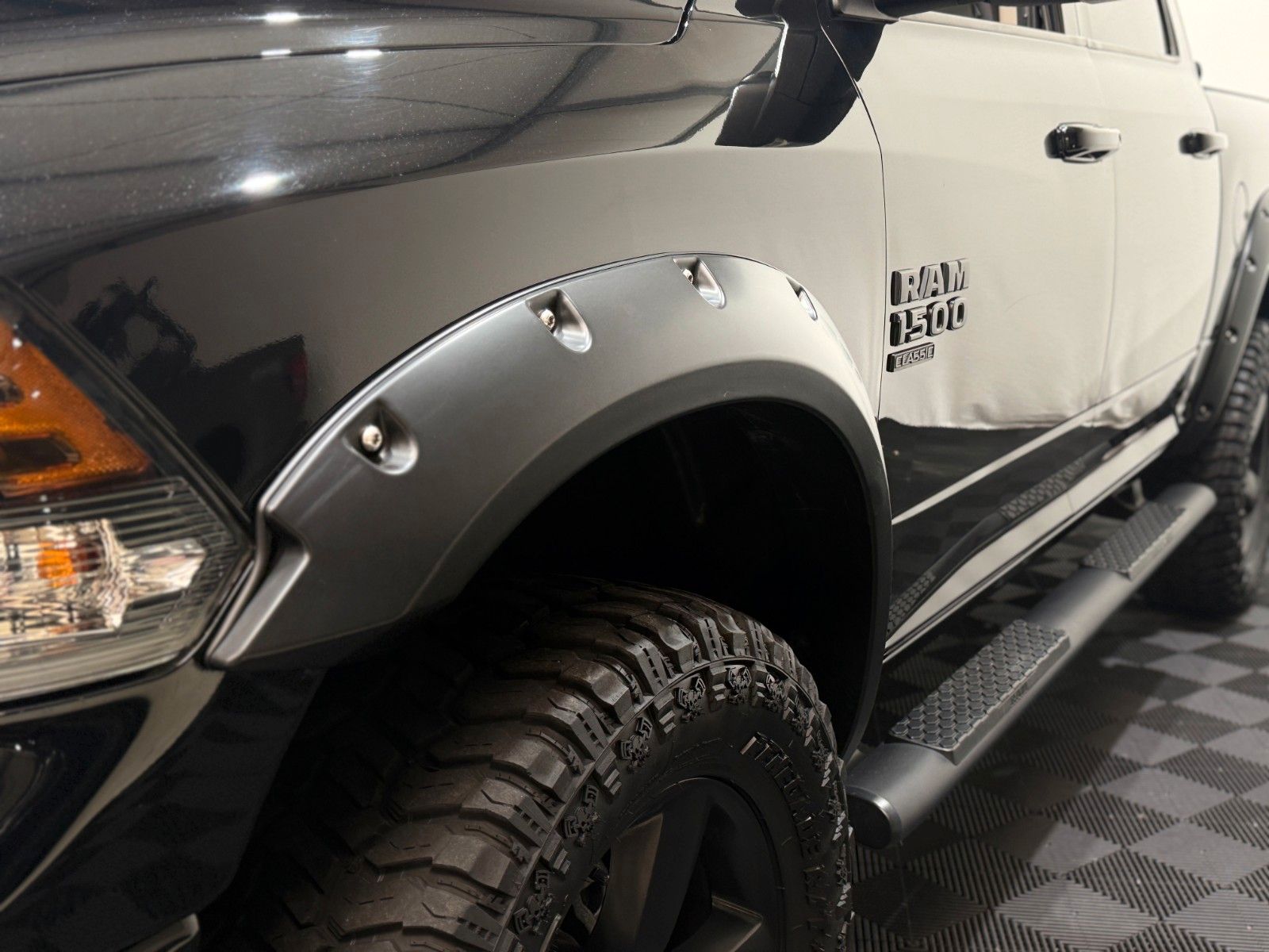 Fahrzeugabbildung Dodge RAM 1500 Blackout Crew Cab 4x4