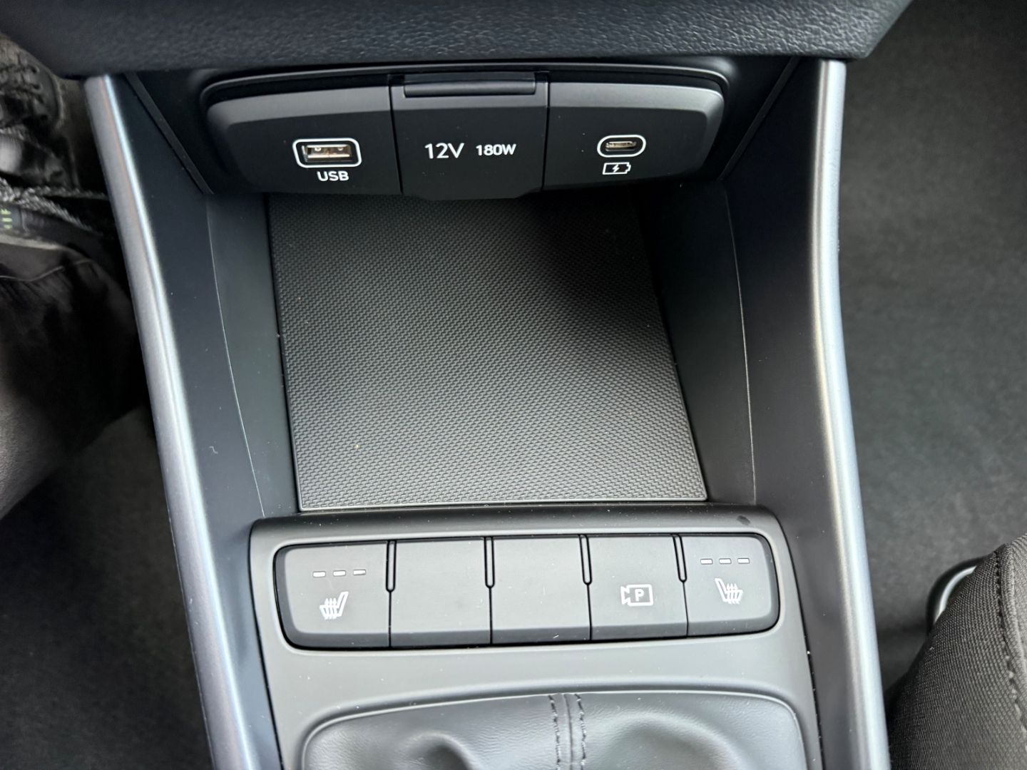 HYUNDAI i20 Select Family Navi Apple CarPlay Android Aut - Image 18