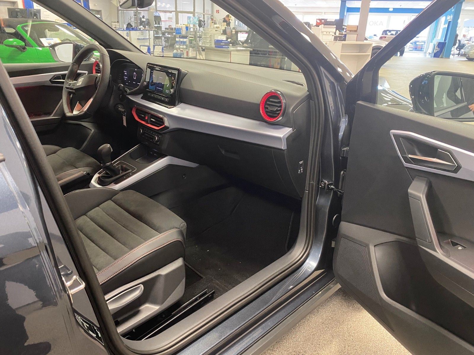 Fahrzeugabbildung SEAT Arona TSI FR DSG+AHK+5 Ja. GARANTIE+SPURWECHSEL+