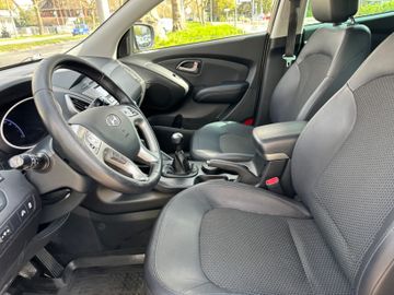 Fahrzeugabbildung Hyundai ix35 2.0 Style 2WD*Keyless*PDC*AHK*Bluetooth*