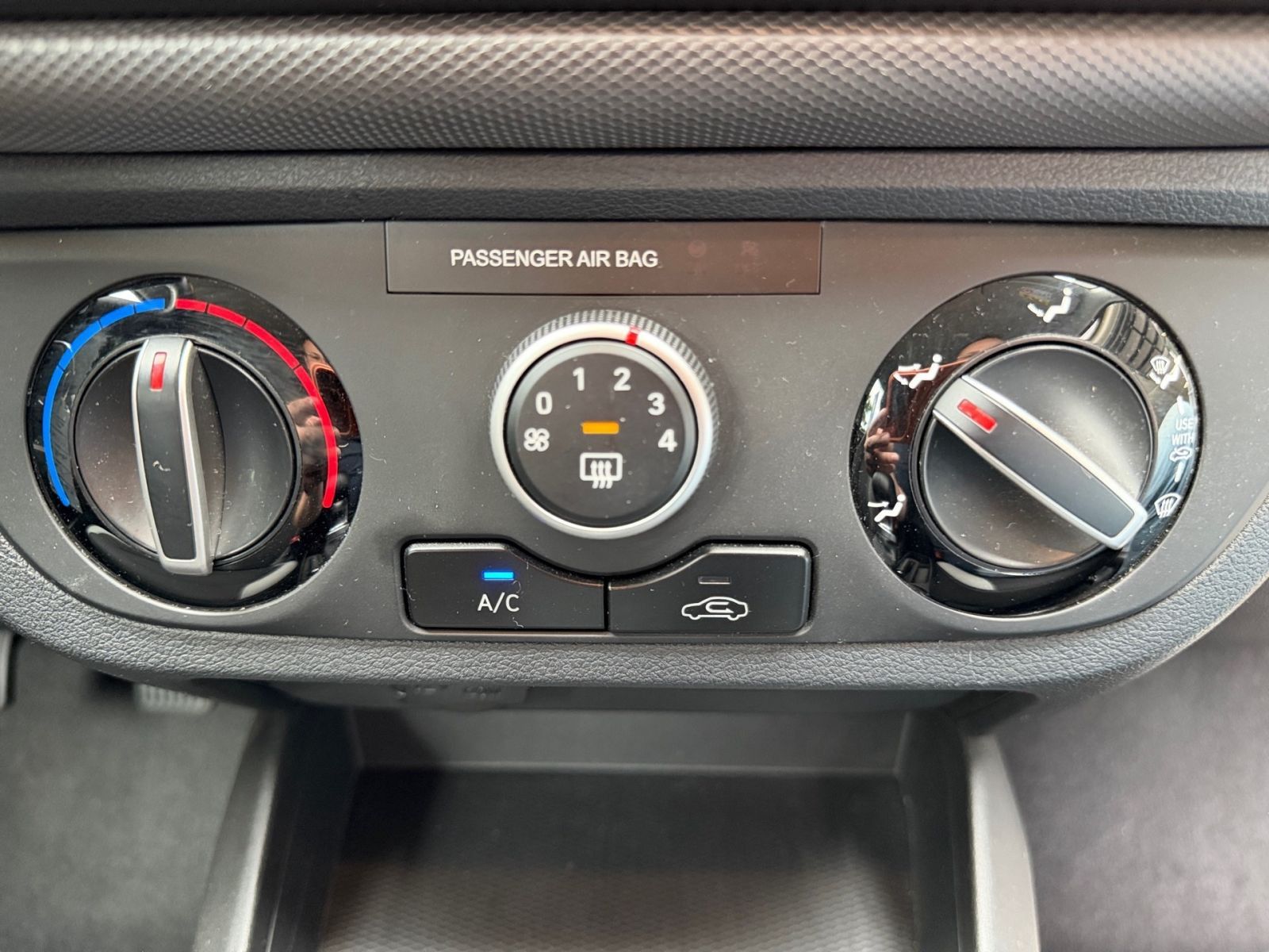 Fahrzeugabbildung Hyundai i10 1.0 Edition 30 Sitzheizung 1Hd