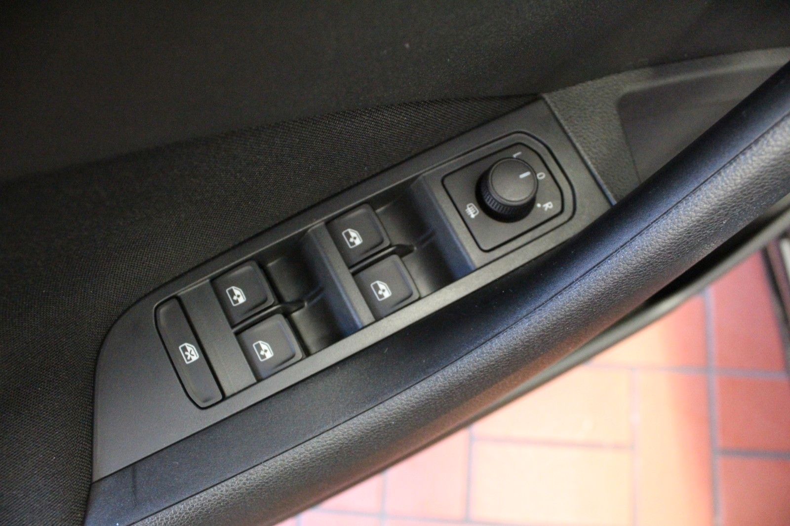 Fahrzeugabbildung SKODA Kamiq 1.0 TSI 85kW Selection *AHK schwenkbar*