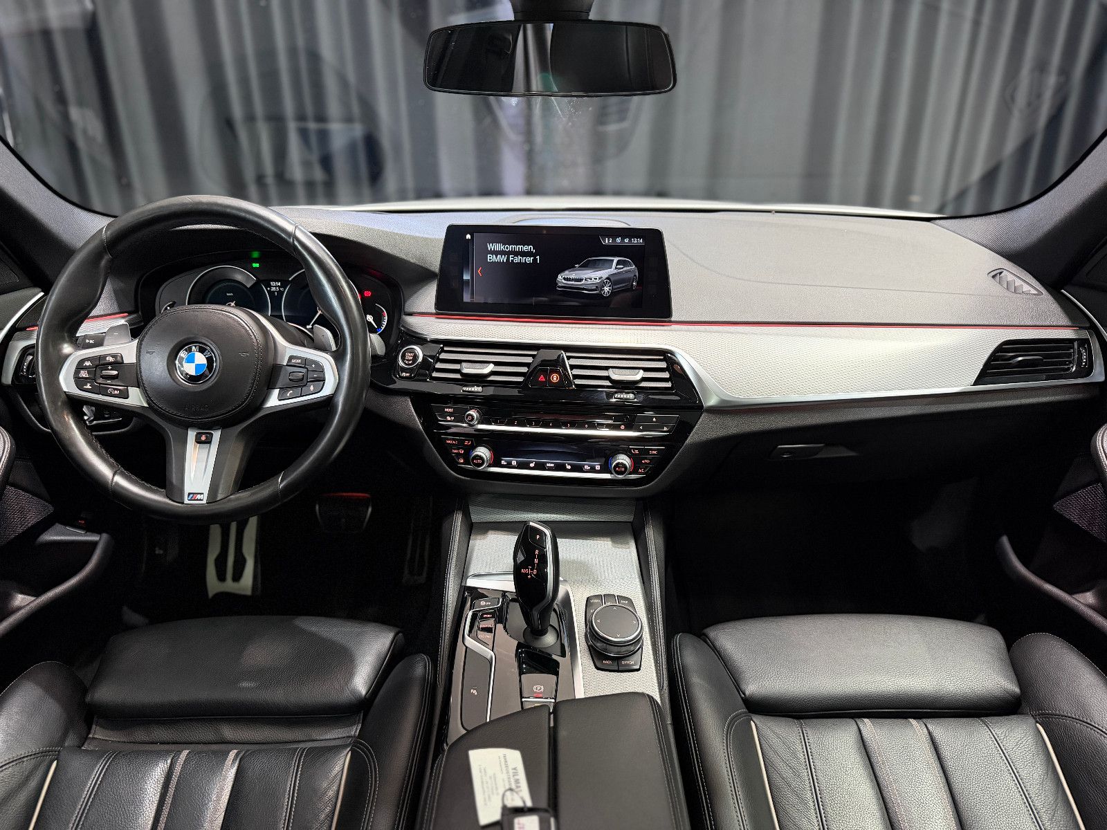 Fahrzeugabbildung BMW 540i xDrive Touring M Sport |AHK|HuD|HiFi|PANO