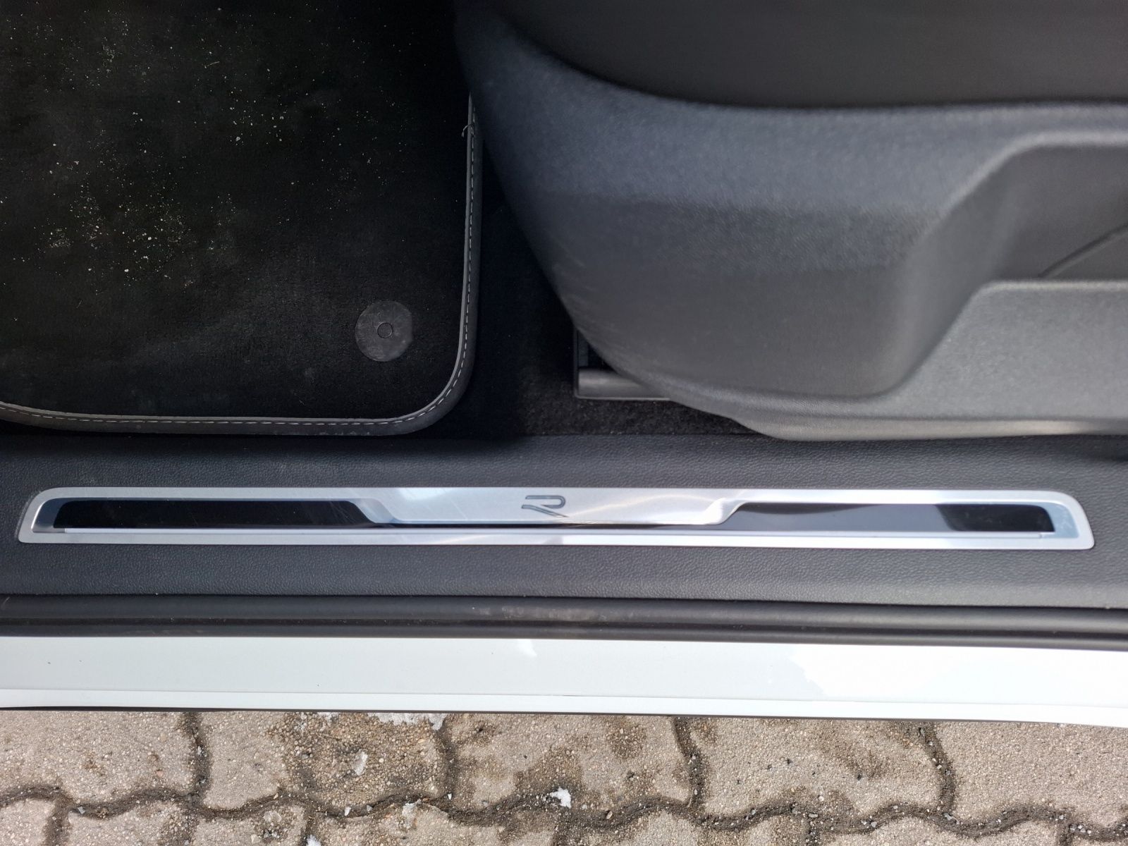 Fahrzeugabbildung Volkswagen Tiguan Allspace TDI R-Line DSG 4M Matrix Navi Pa