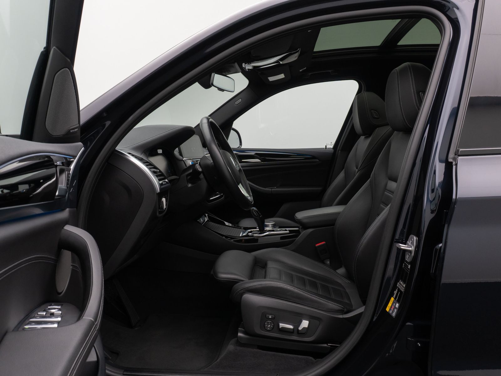 Fahrzeugabbildung BMW iX3 Impressive Alarm H/K 360°HUD Komfort Panoram